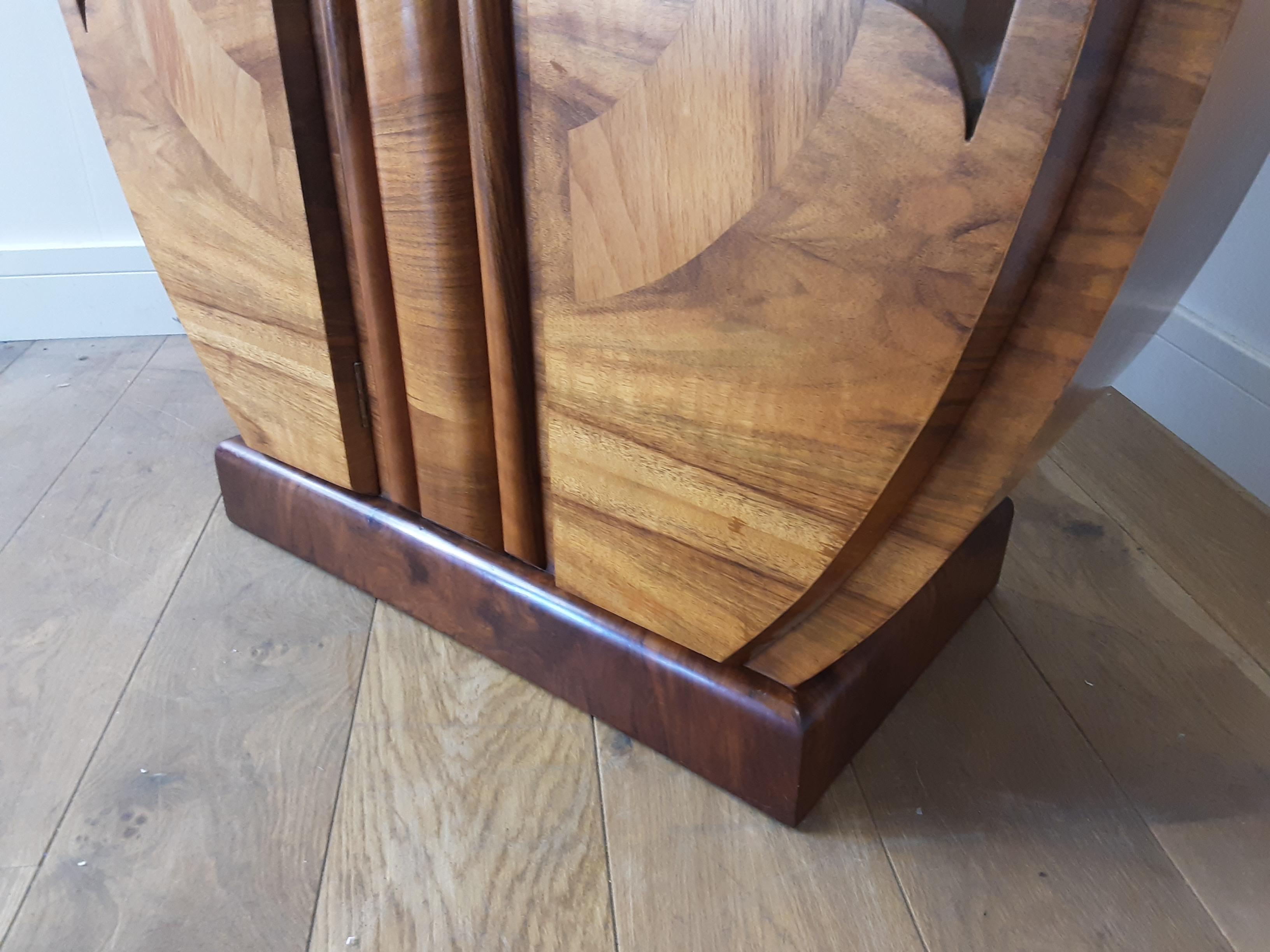 British Art Deco Walnut Heart Shaped Display Cabinet 7