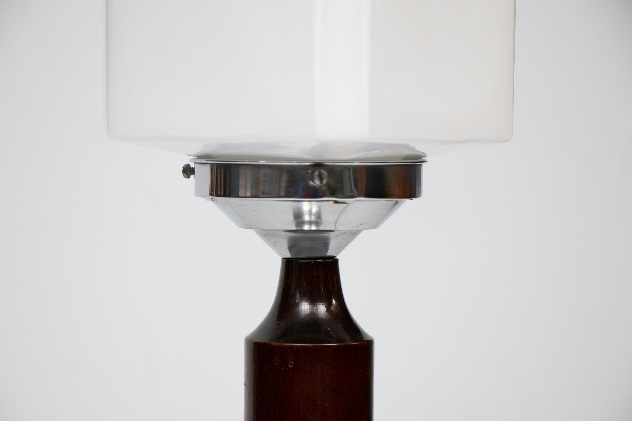 British Art Deco Walnut and Opal Glass Table Lamp, Tapered and Tooled Column For Sale 1