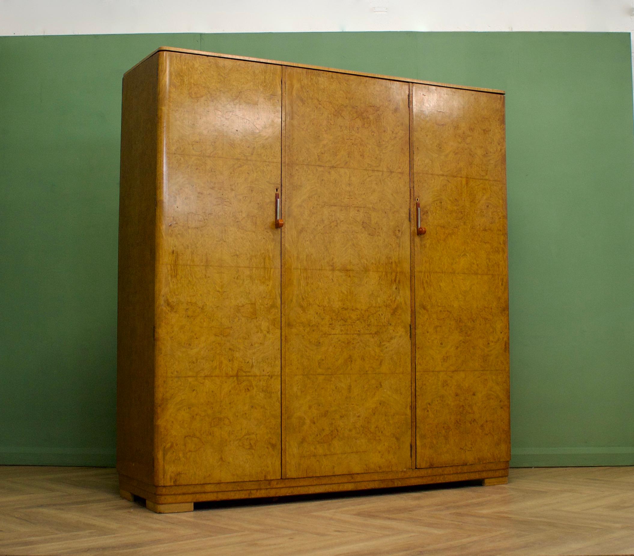 British Art Deco Wardrobe in Burr Walnut from Maple & Co, 1930s In Good Condition In South Shields, GB