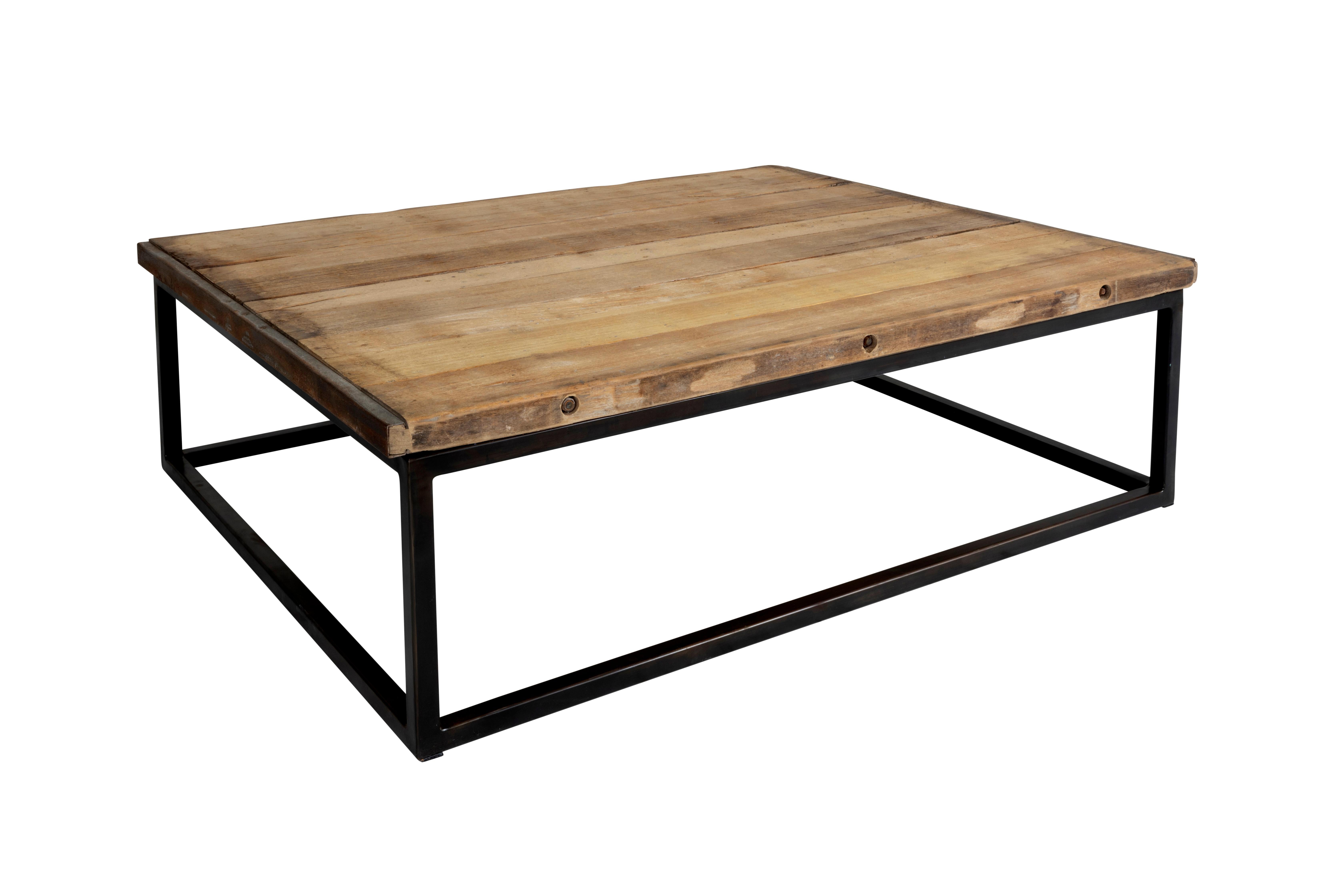Hardwood Baking Pallet Top on Metal Base Coffee Table  In Good Condition For Sale In Dallas, TX
