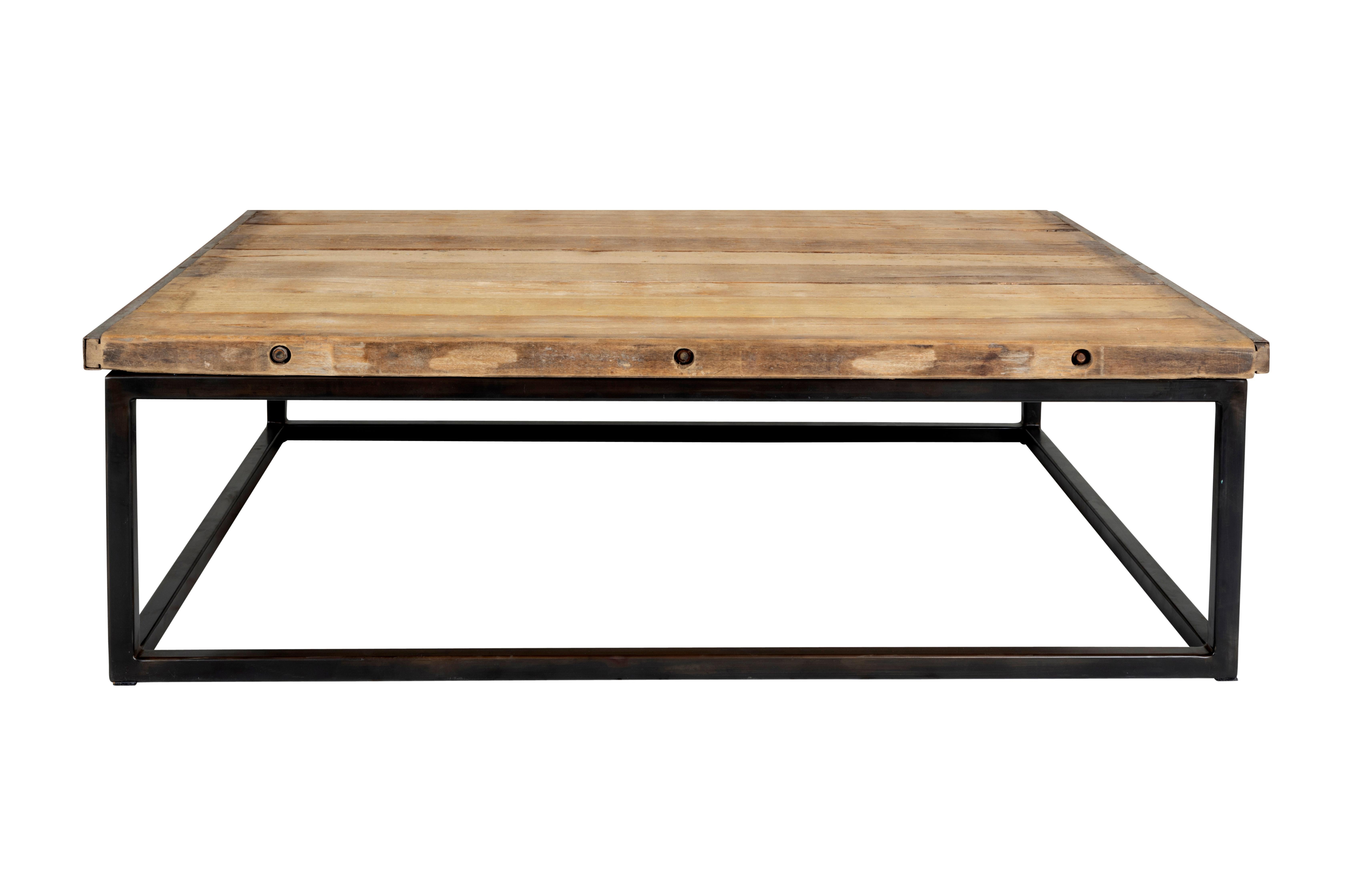 Hardwood Baking Pallet Top on Metal Base Coffee Table  In Good Condition For Sale In Dallas, TX