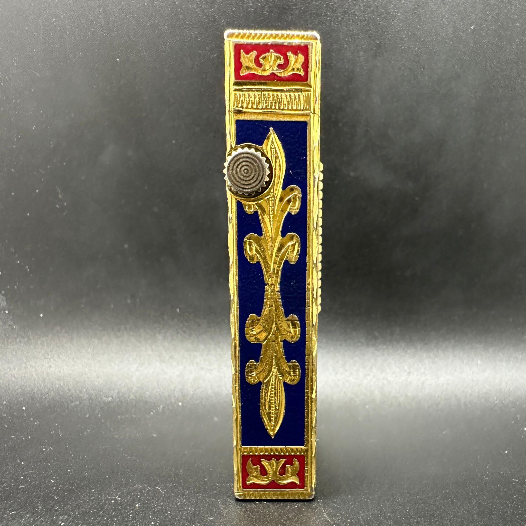 British Baroque Cartier “RoyKing” Vintage Gold and Lacquer Lighter In Excellent Condition In New York, NY