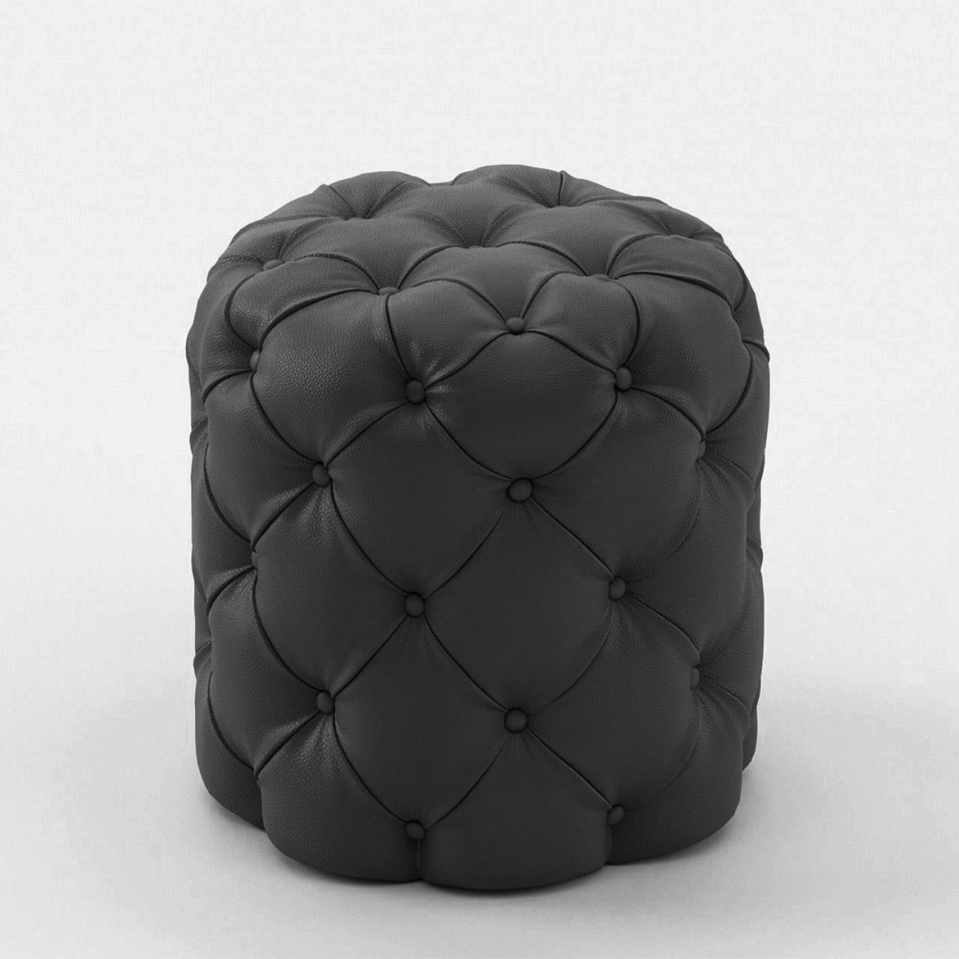 Pouf British Black Leather with wooden structure,
upholstered and covered with black leather capitonated
with button. Also available in other leather colors, on request.