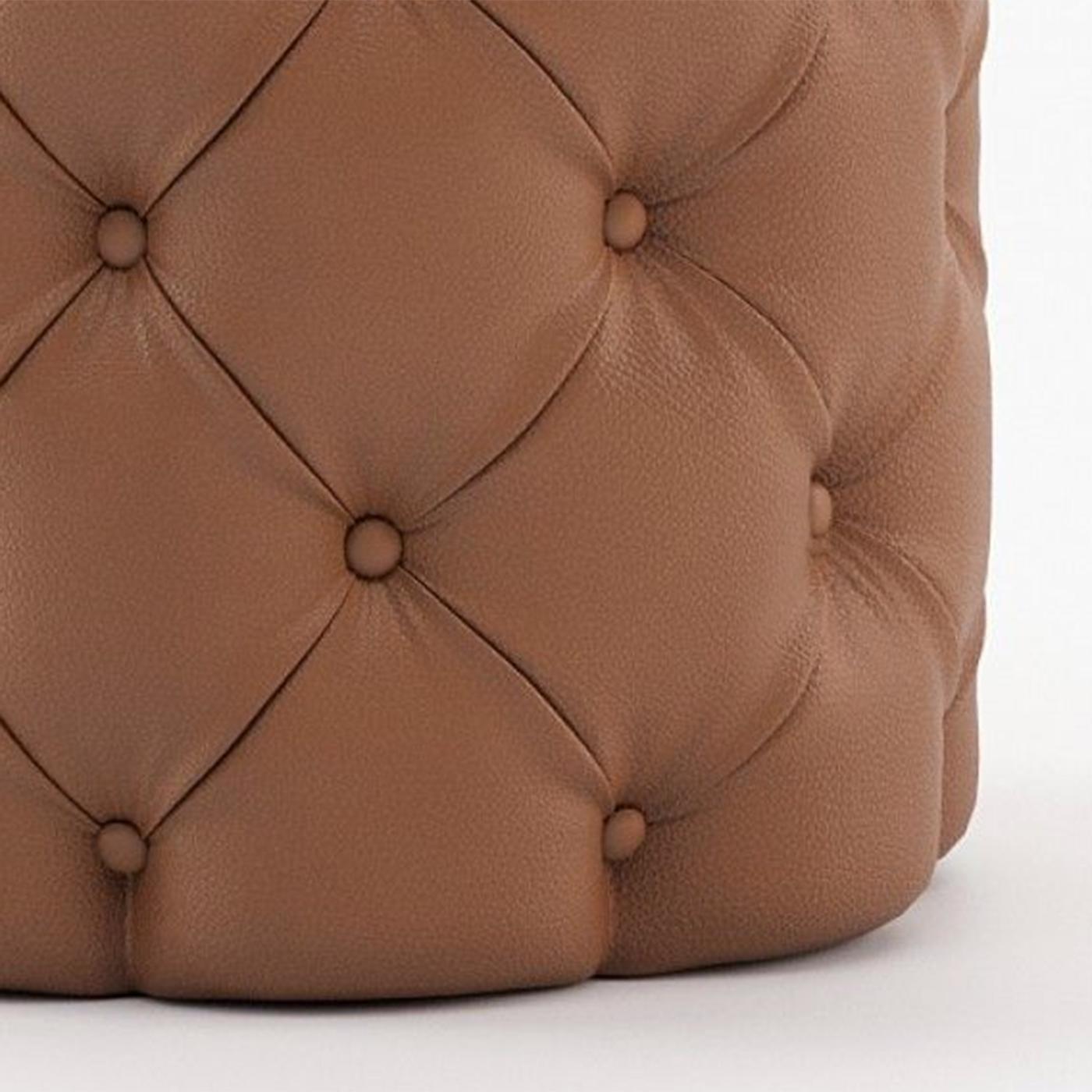 British Brown Leather Pouf In New Condition For Sale In Paris, FR