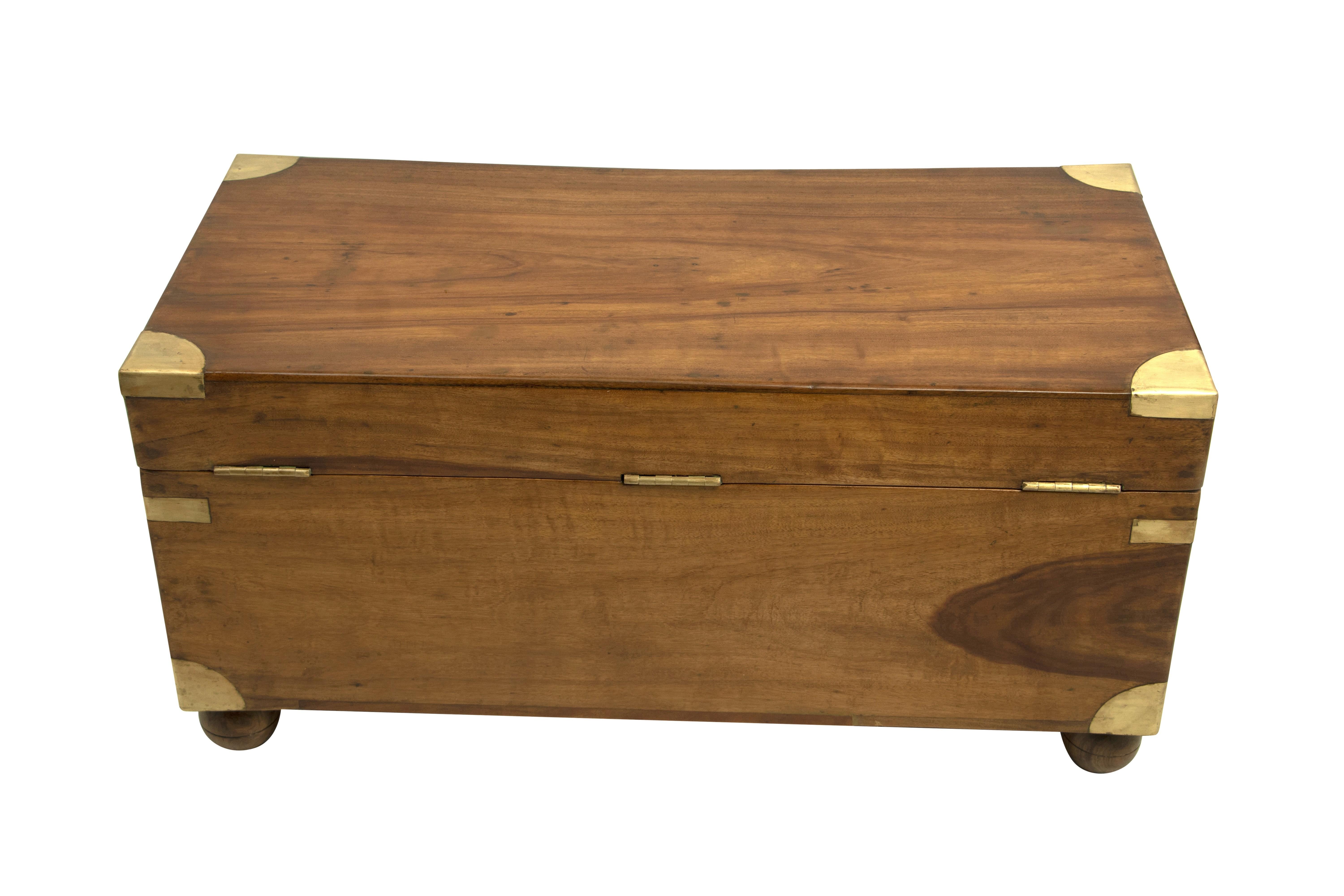 Arcón, Baúl o Mesa de Centro de Madera de Alcanfor de Campaña Británica, Principios de 1900 siglo XX en venta