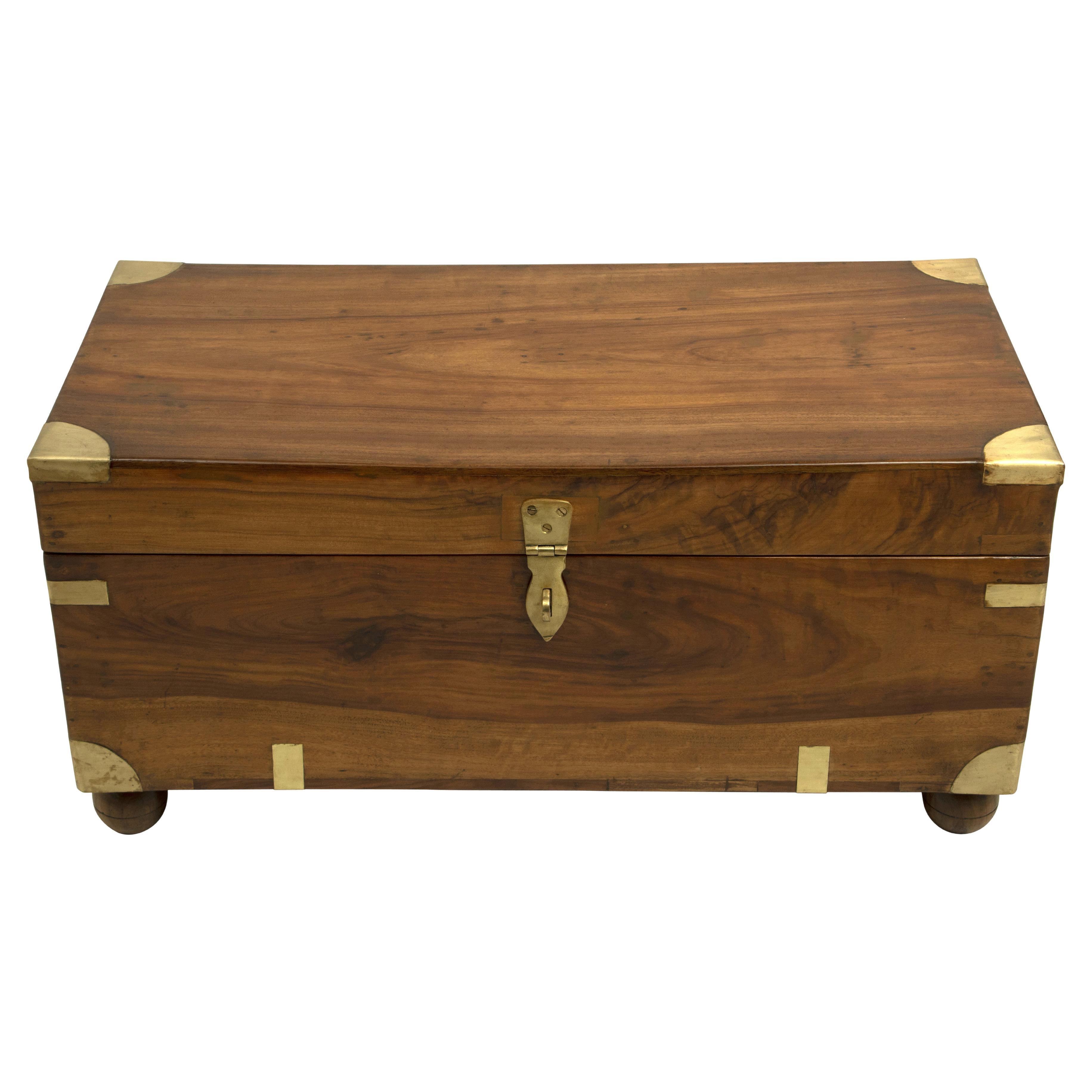 Coffre de mer, malle ou table basse en bois camphré de campagne britannique, début 1900