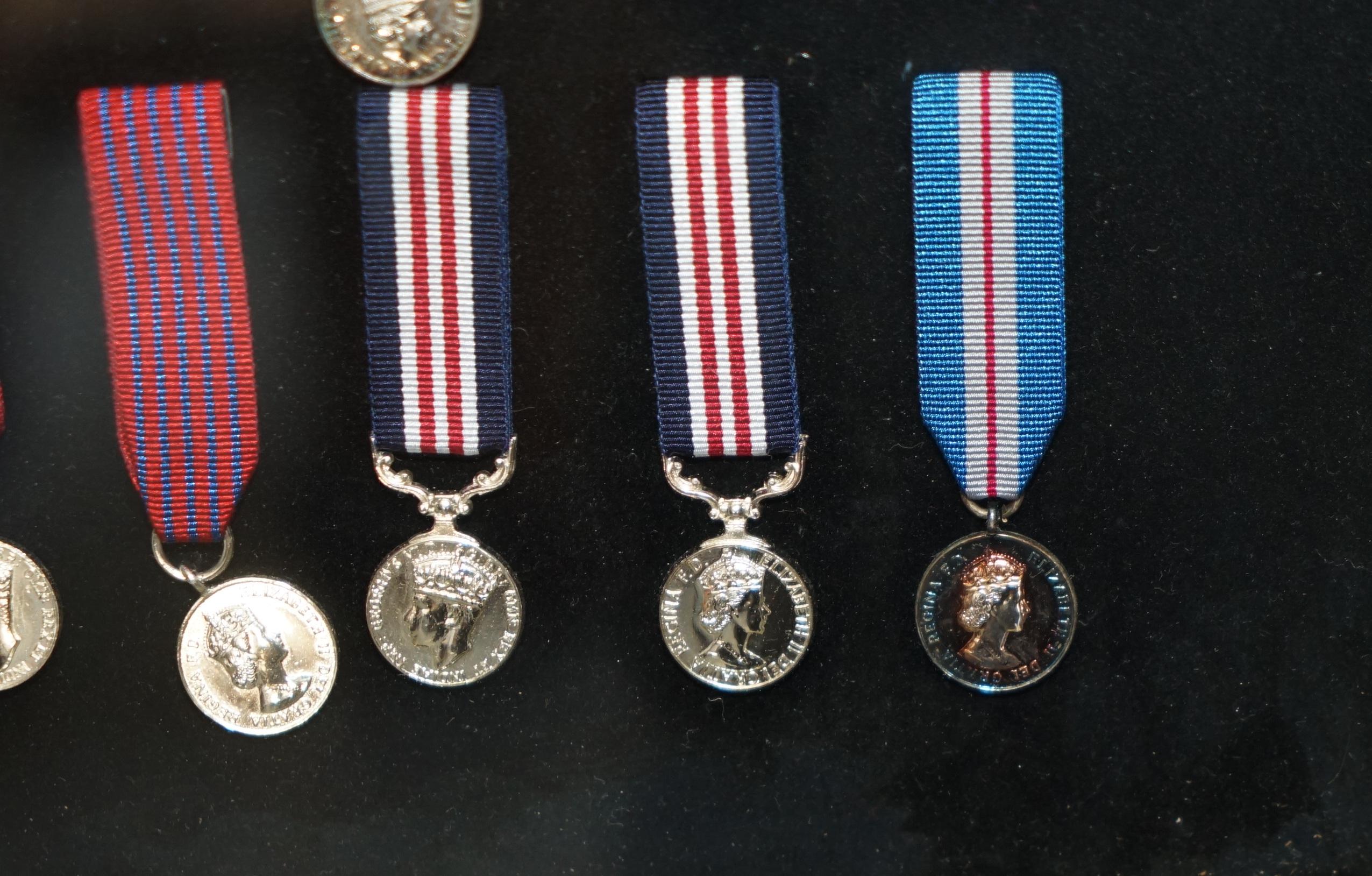 Brass BRITISH CAMPAIGN & GALLANTRY MEDALS DiSPLAY PICTURE VERY DECORATIVE EXAMPLE For Sale