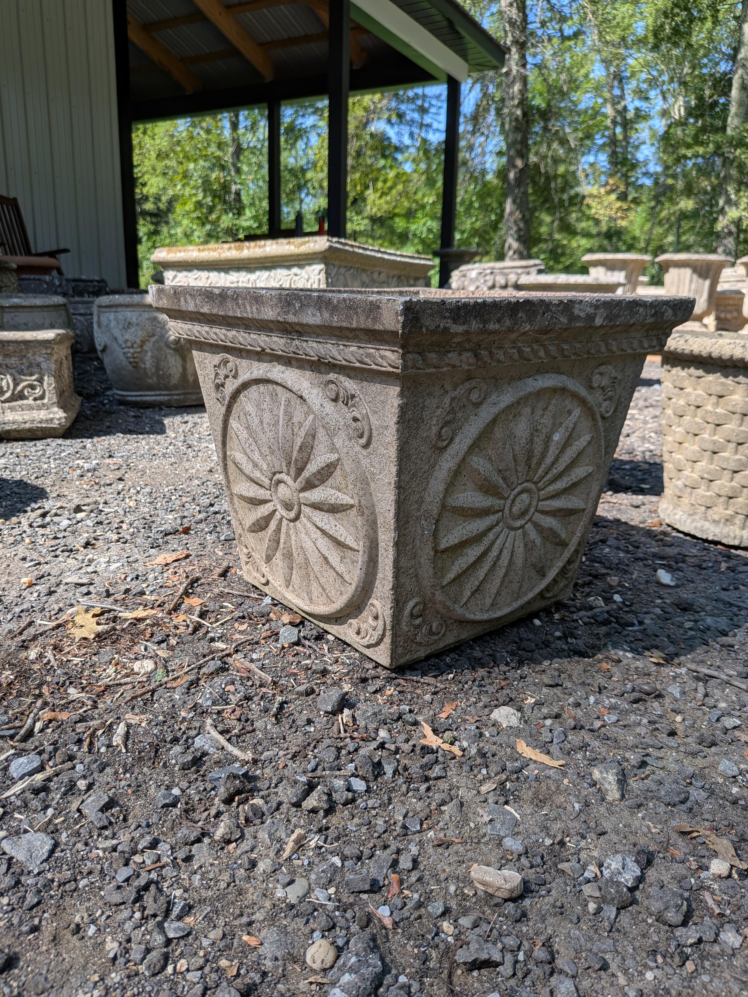 Authentique pot de jardin / jardinière / conteneur / jardiniere vintage / antique britannique.

Dimensions :
13.75