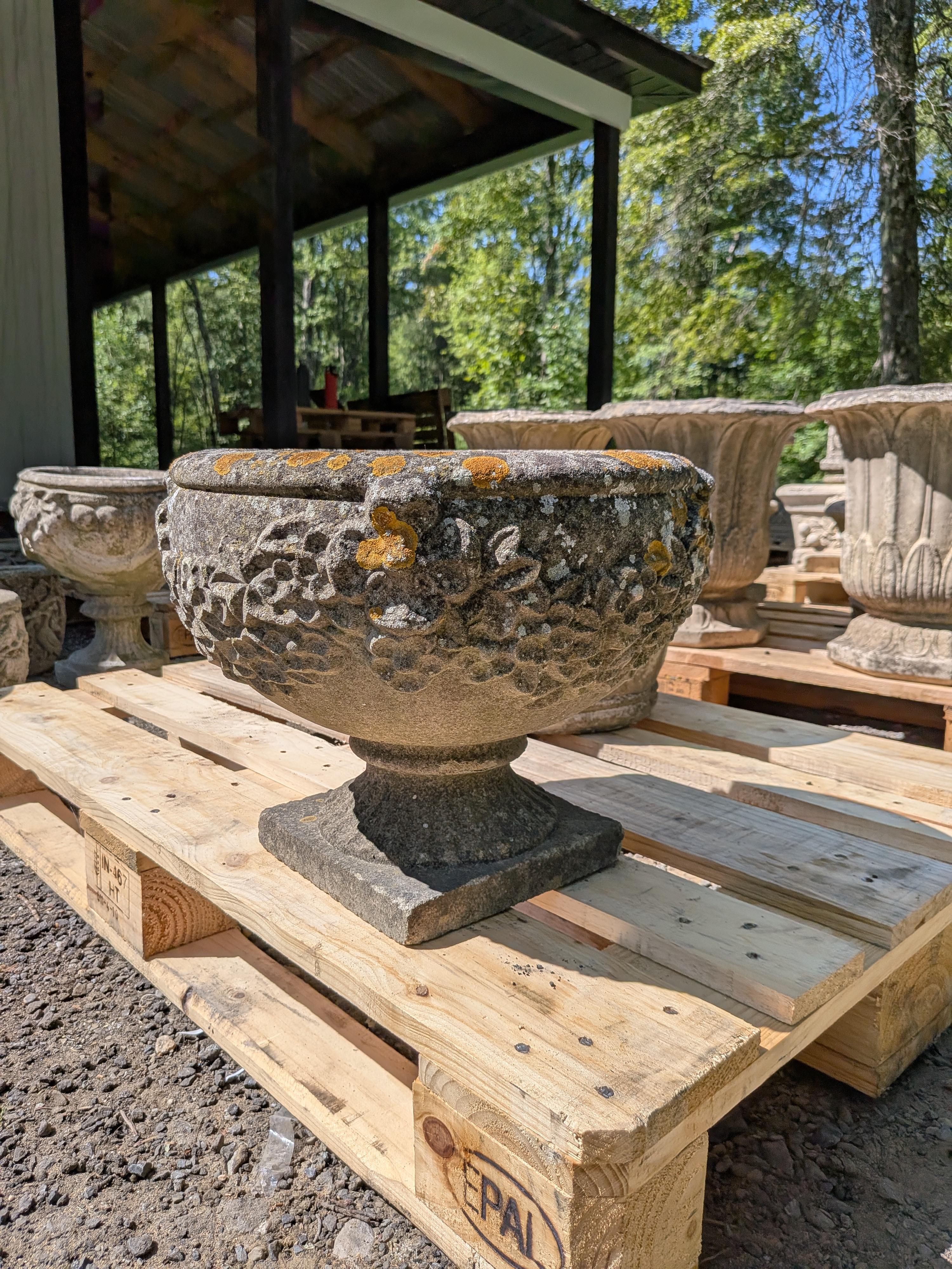 Authentique vintage / antique britannique jardin pot / planter / récipient / urne / gobelet / jardiniere.

Dimensions :
Diamètre extérieur de 17
Diamètre intérieur de 13