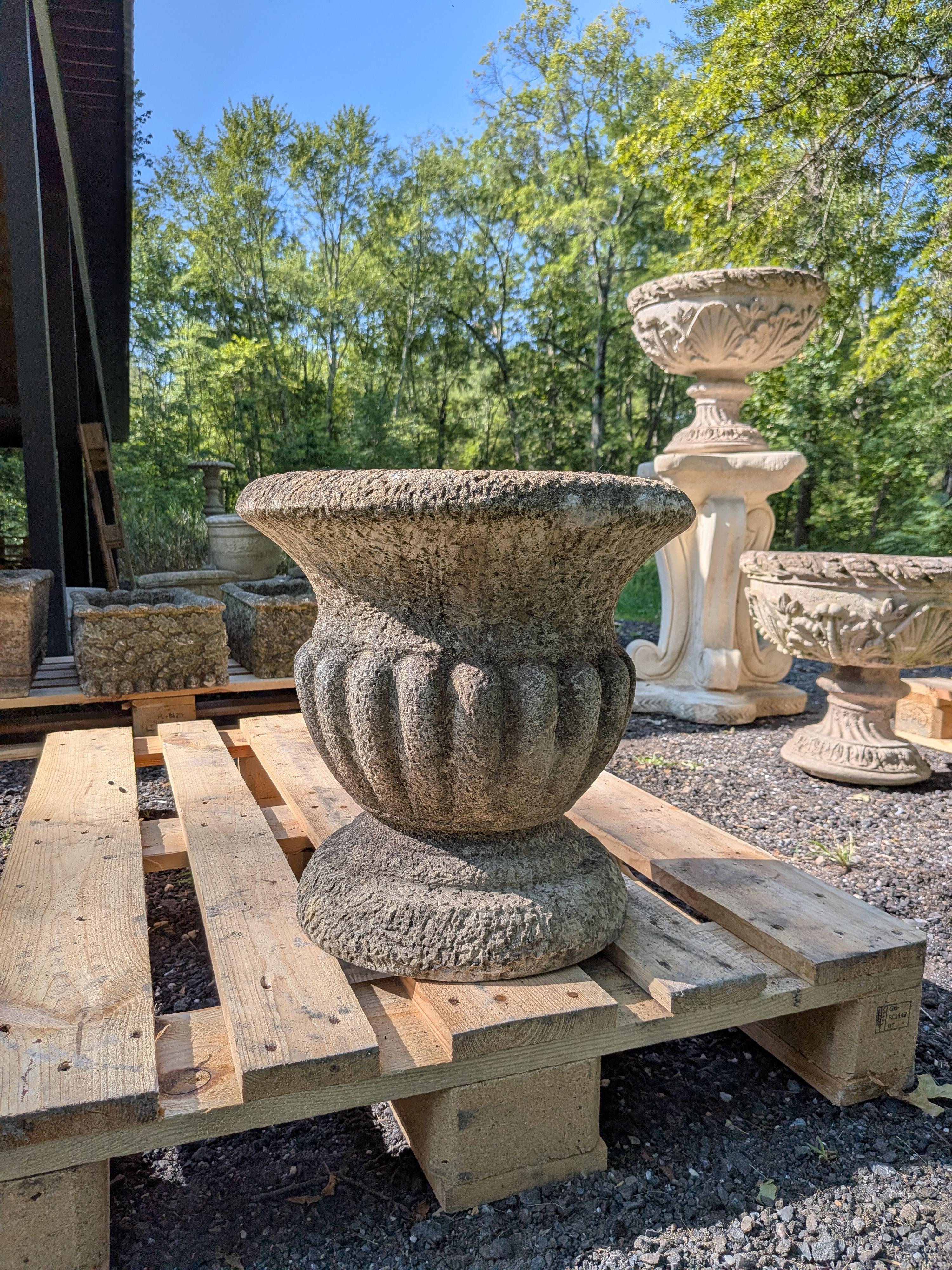Britannico Fioriera / Jardiniere in pietra fusa inglese in vendita