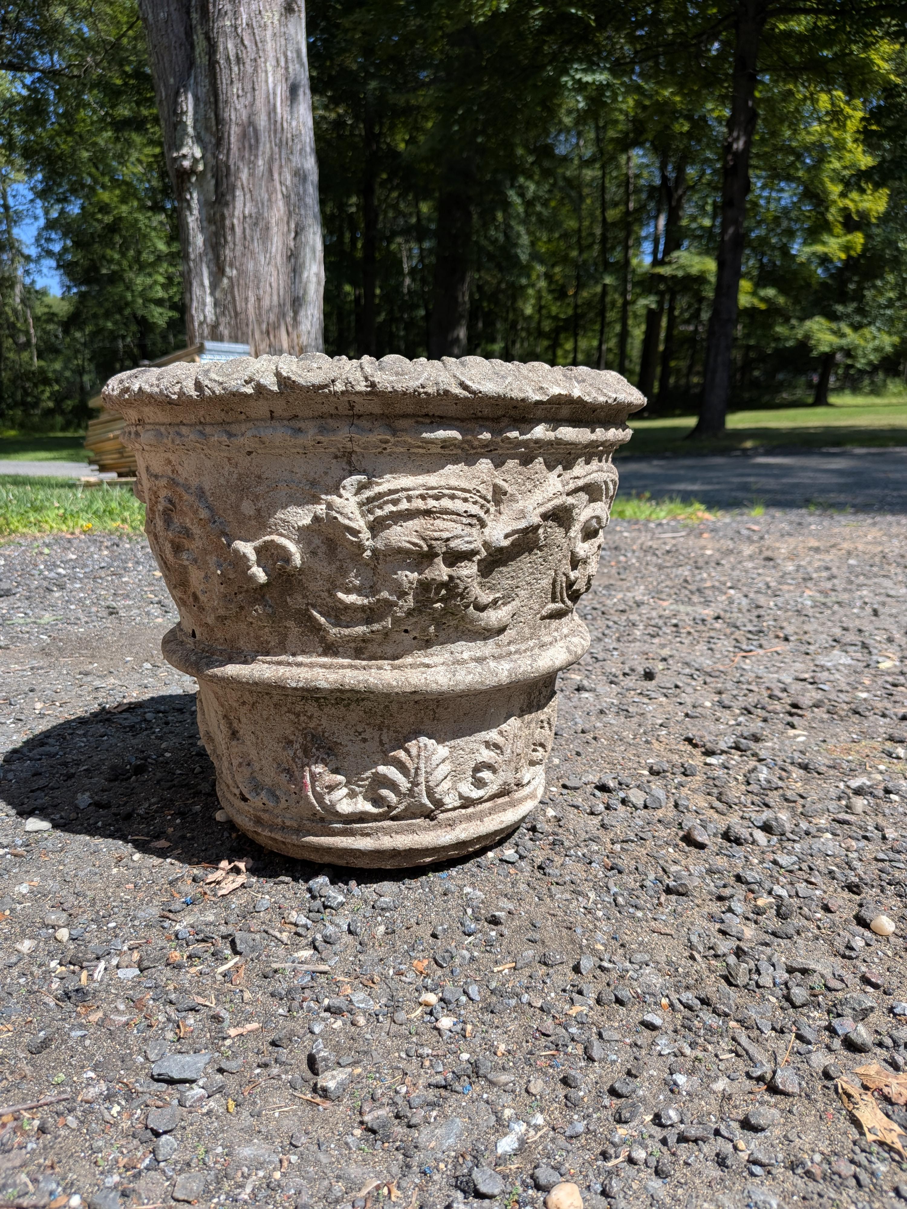 Britannico Fioriera / Jardiniere in pietra fusa inglese in vendita