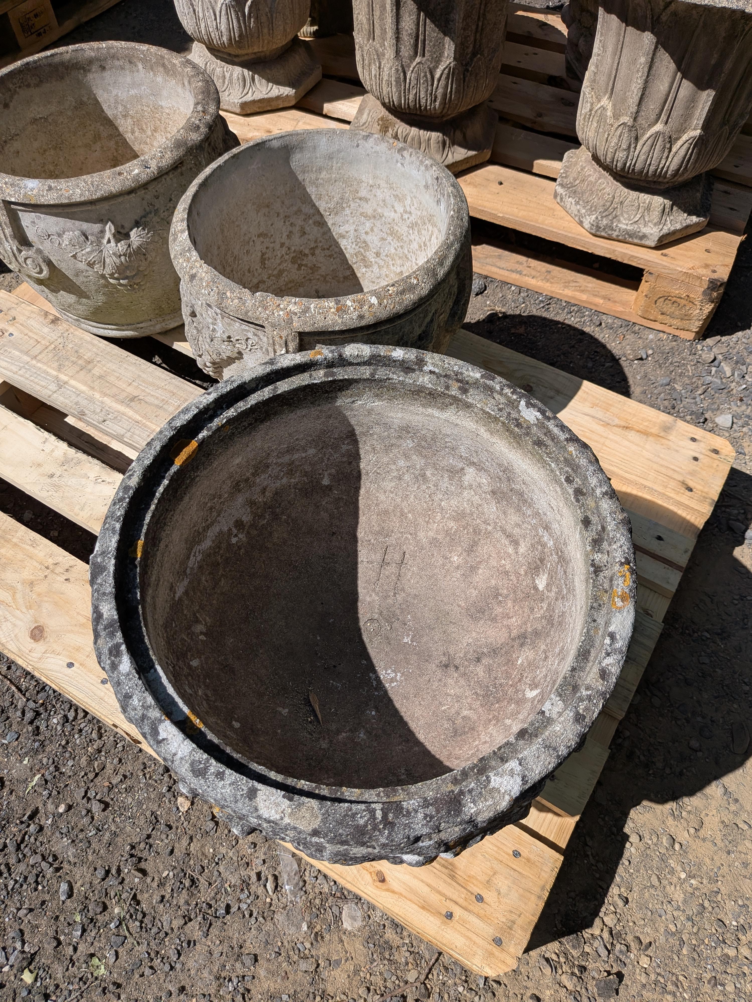Jardiniere / Jardinière britannique en pierre moulée Bon état - En vente à Gardiner, NY