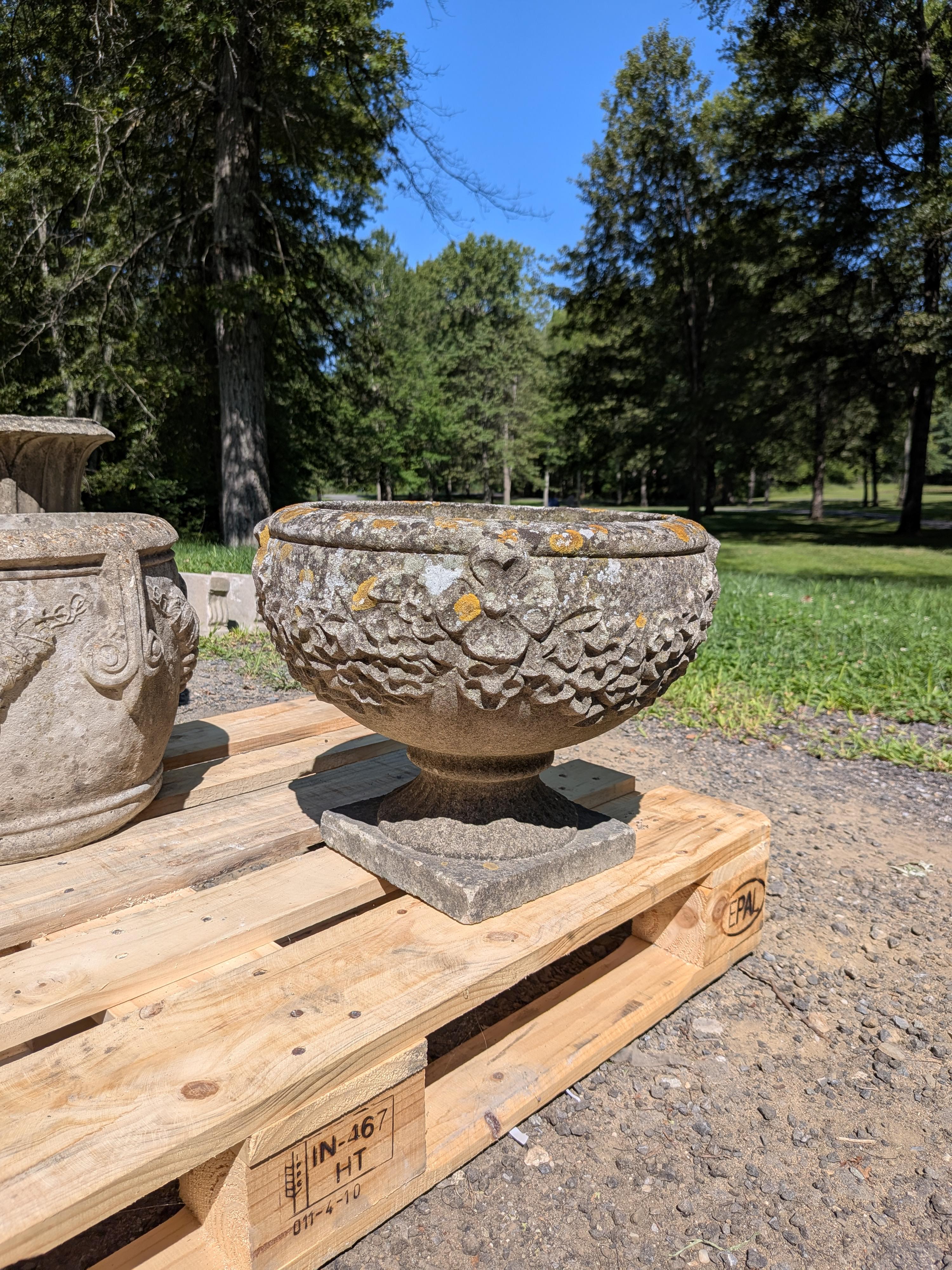 Jardiniere / Jardinière britannique en pierre moulée Bon état - En vente à Gardiner, NY