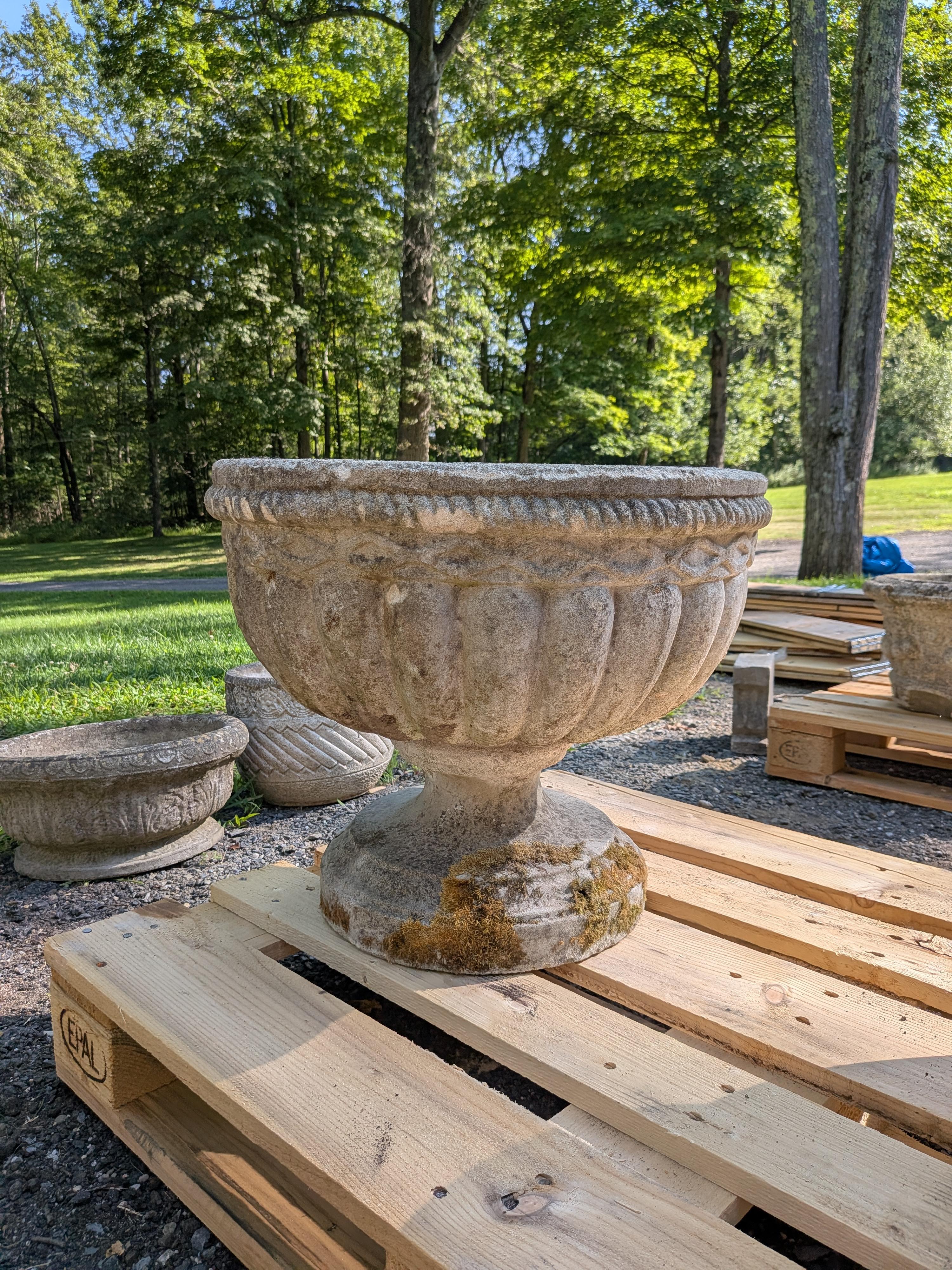 Fioriera / Jardiniere in pietra fusa inglese In condizioni buone in vendita a Gardiner, NY
