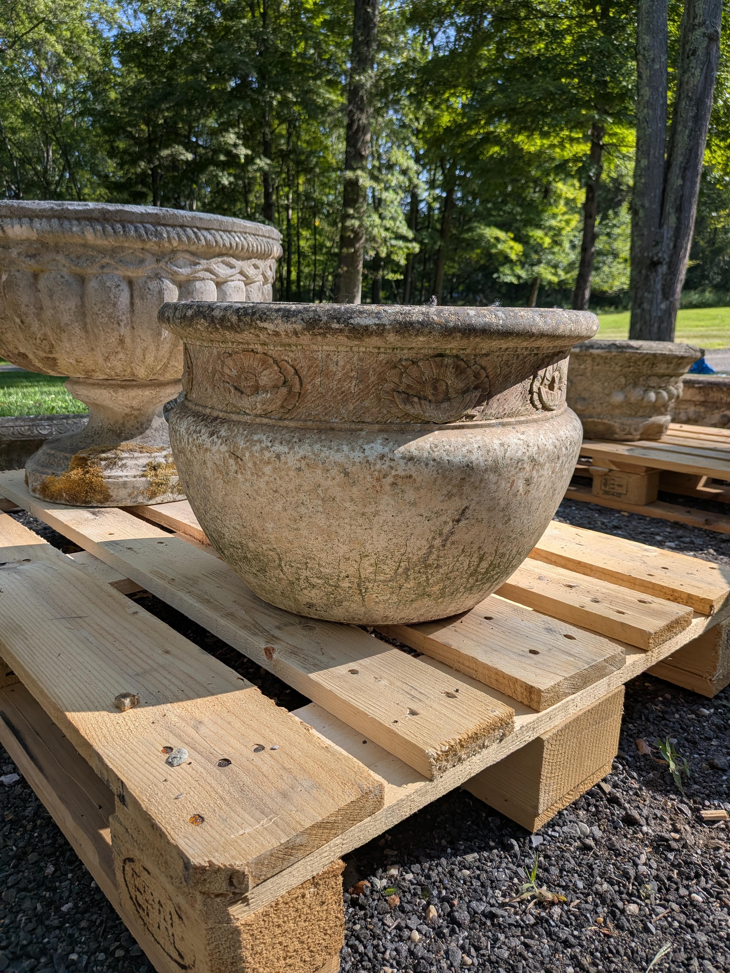 Fioriera / Jardiniere in pietra fusa inglese In condizioni buone in vendita a Gardiner, NY
