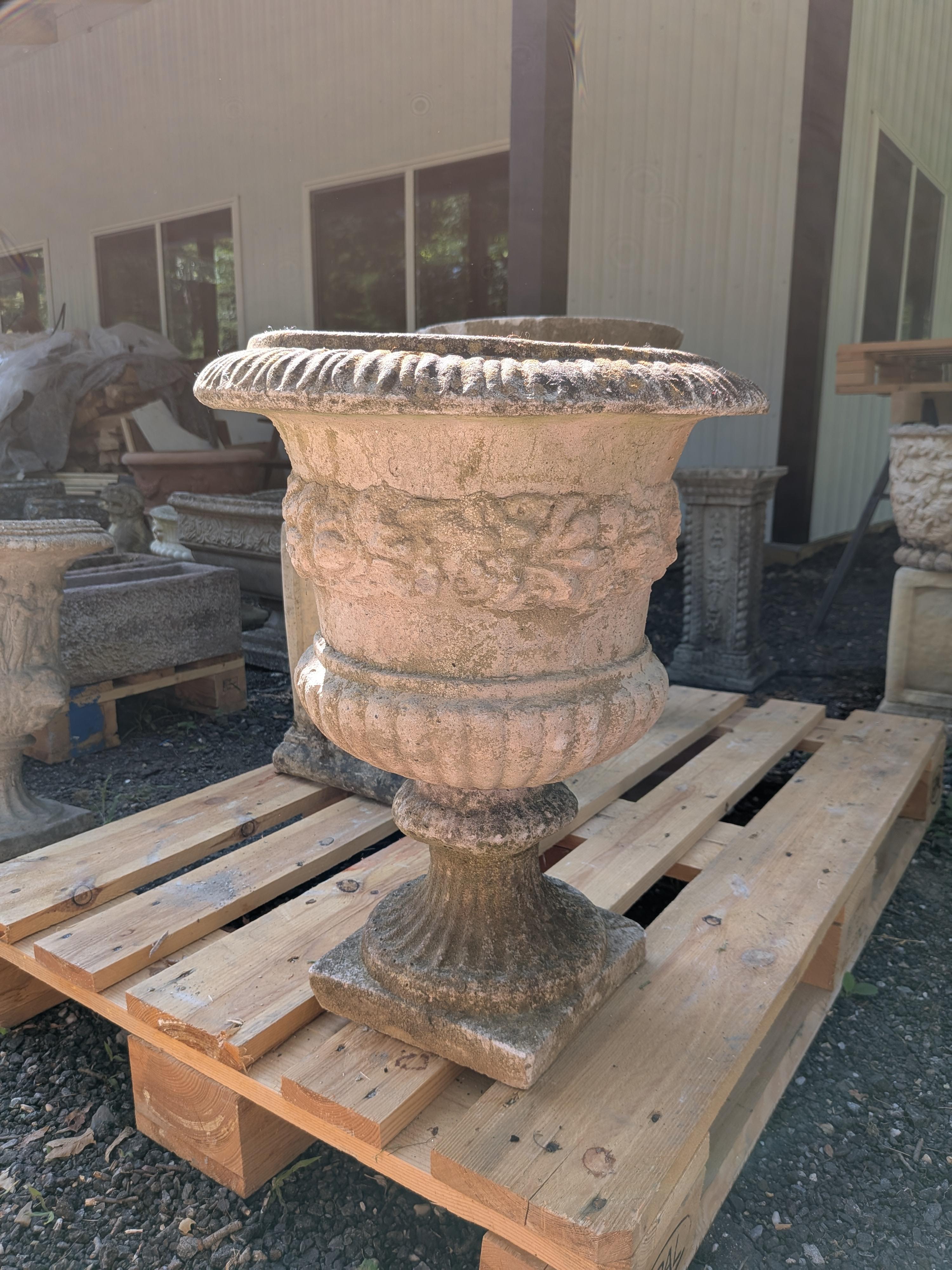 Britannico Fioriera / Urna / Jardiniere in pietra fusa britannica in vendita