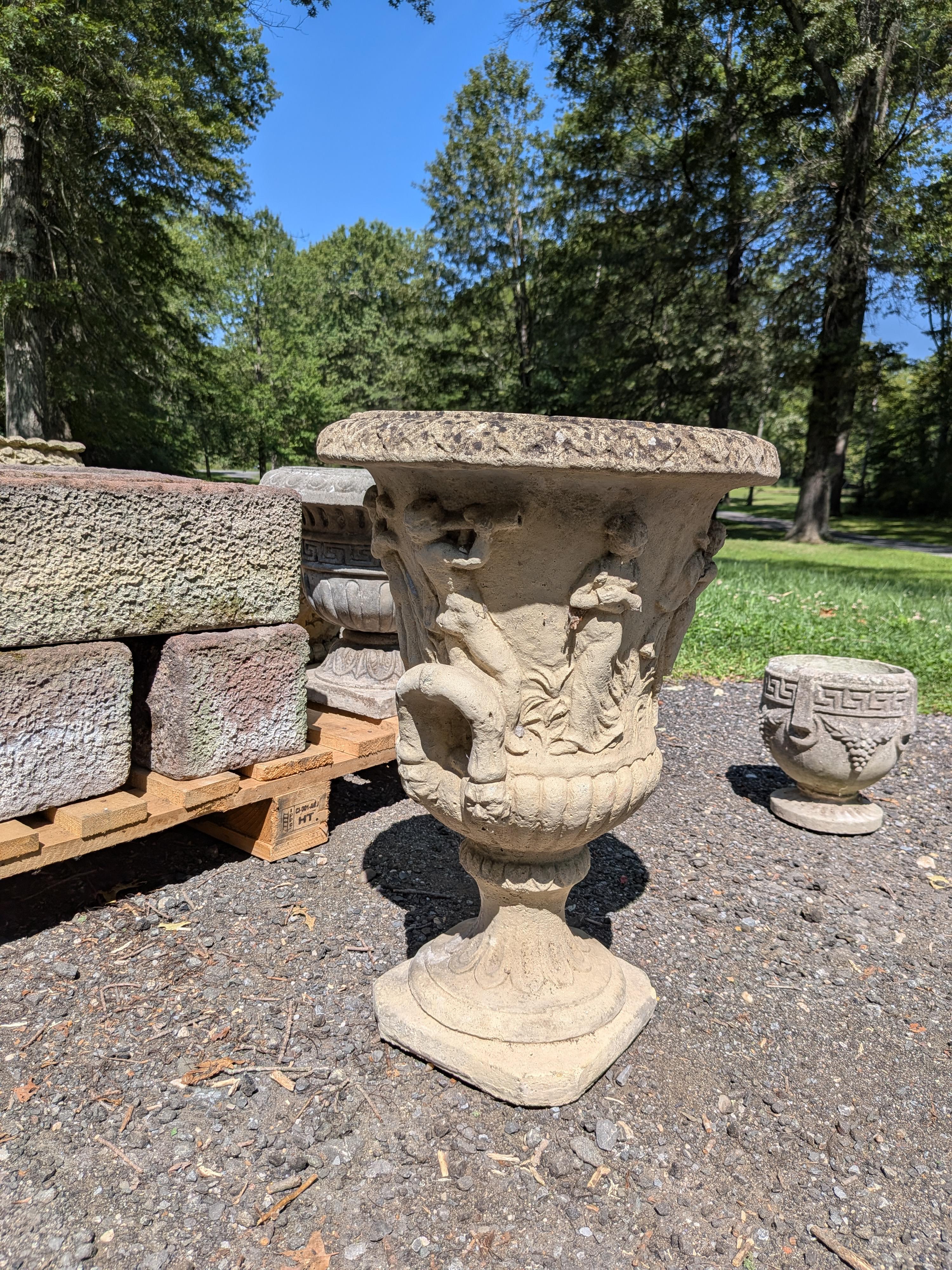 Britannico Fioriera / Urna / Jardiniere in pietra fusa britannica in vendita