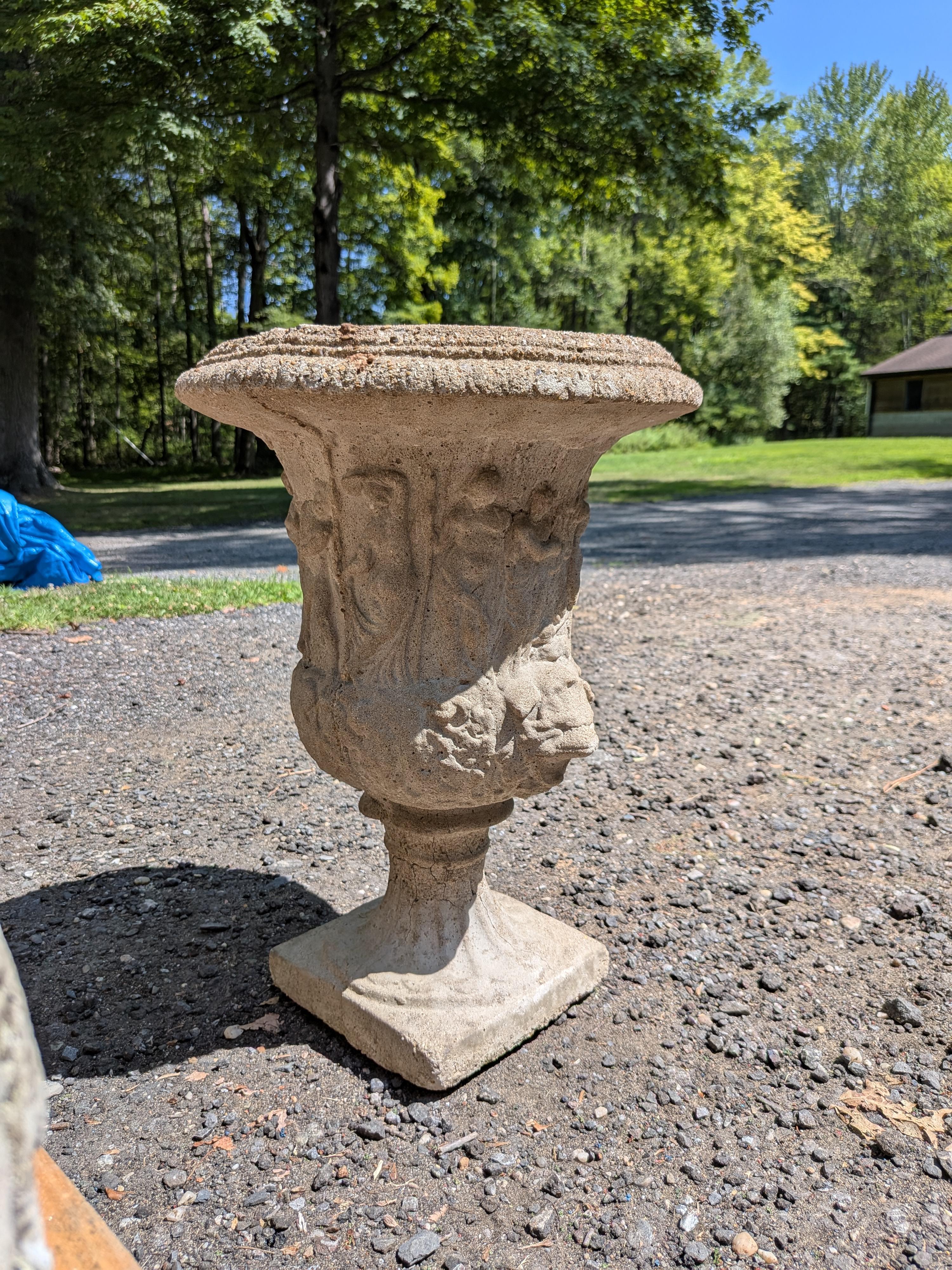Britannico Fioriera / Urna / Jardiniere in pietra fusa britannica in vendita