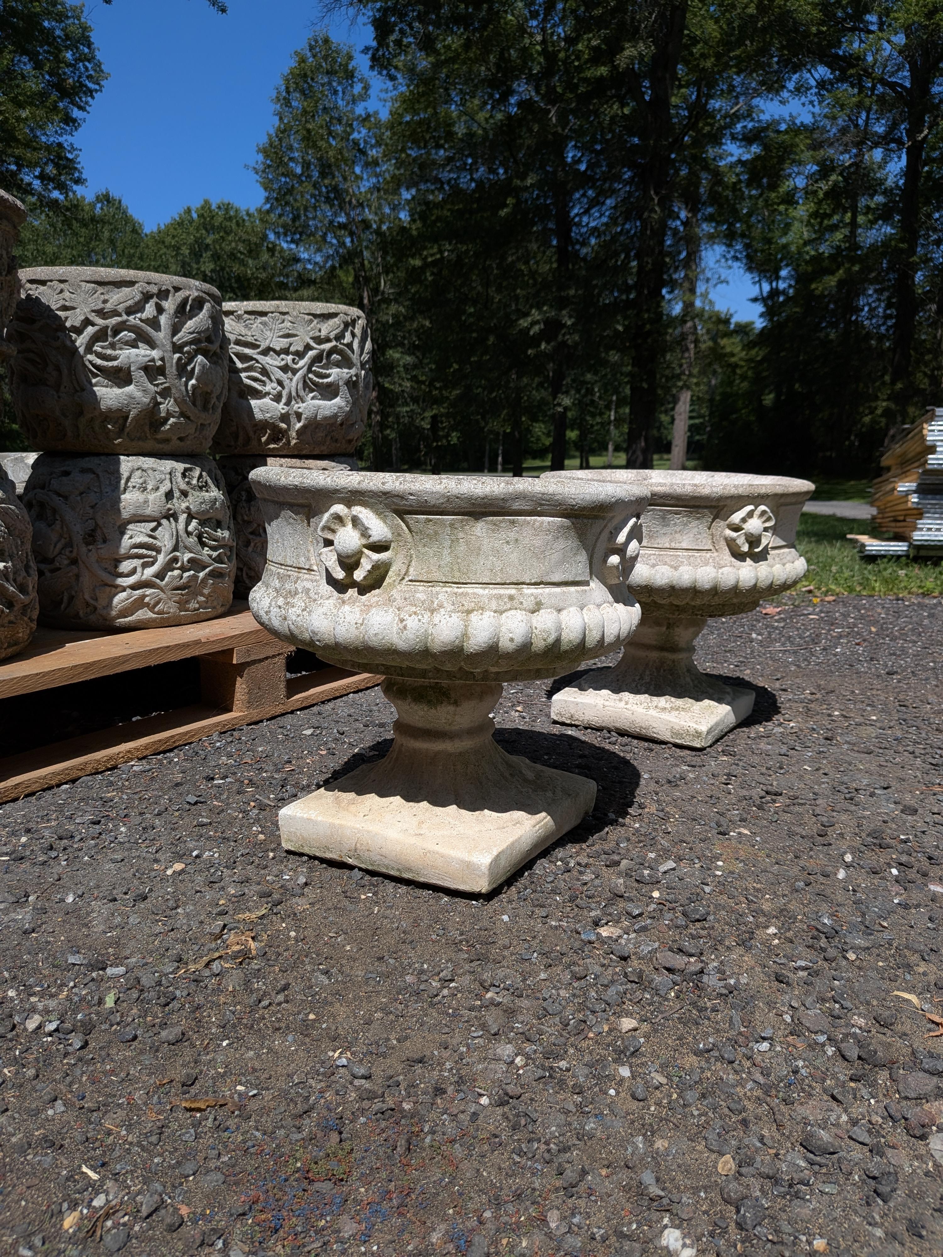 Pareja de auténticas macetas / jardineras / contenedores / urnas / copas / jardineras vintage / antique British.

**EL PRECIO ES POR MACETA**

Dimensiones:
15