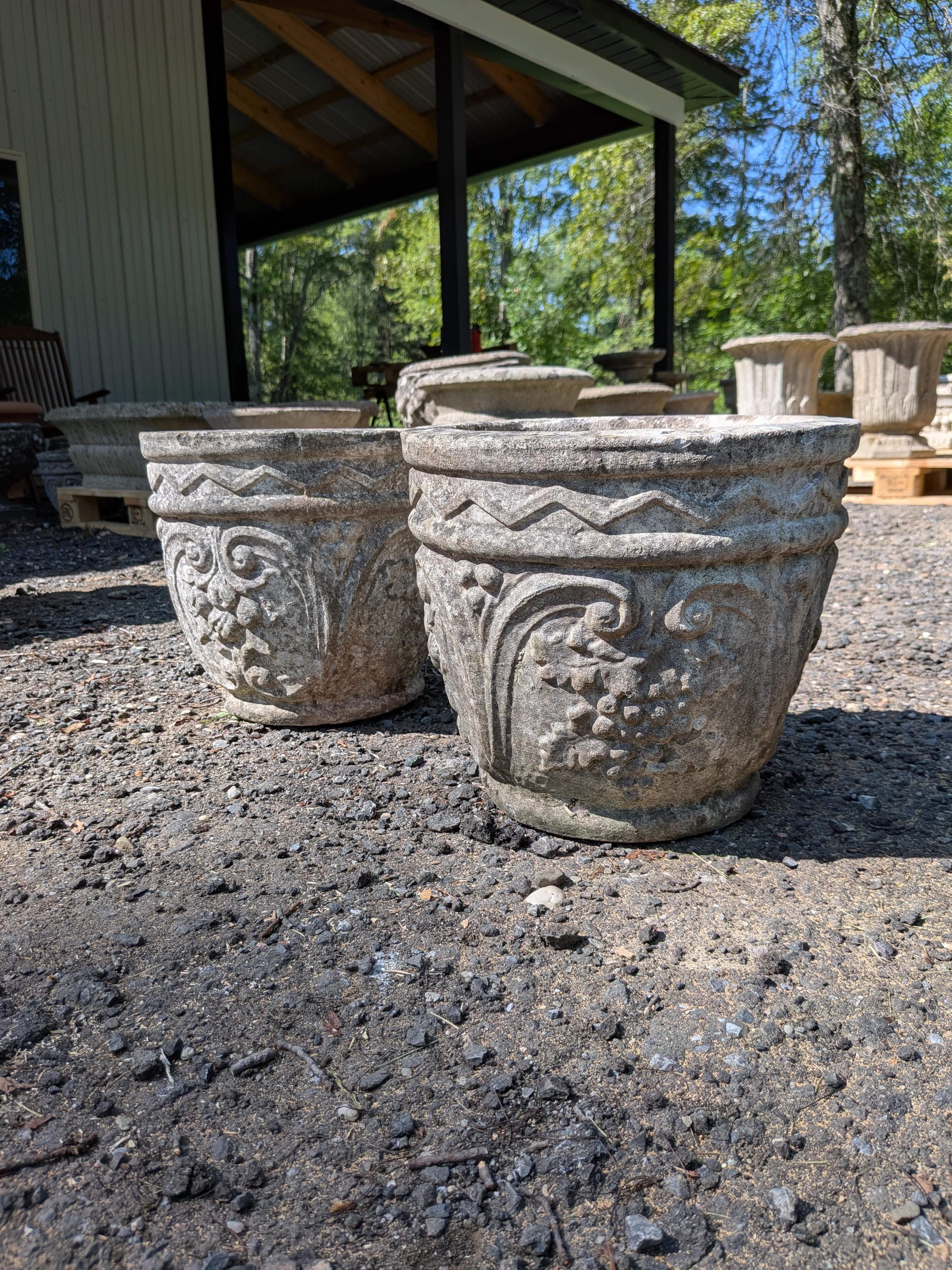 Fioriere in pietra fusa britanniche / Jardinieres In condizioni buone in vendita a Gardiner, NY
