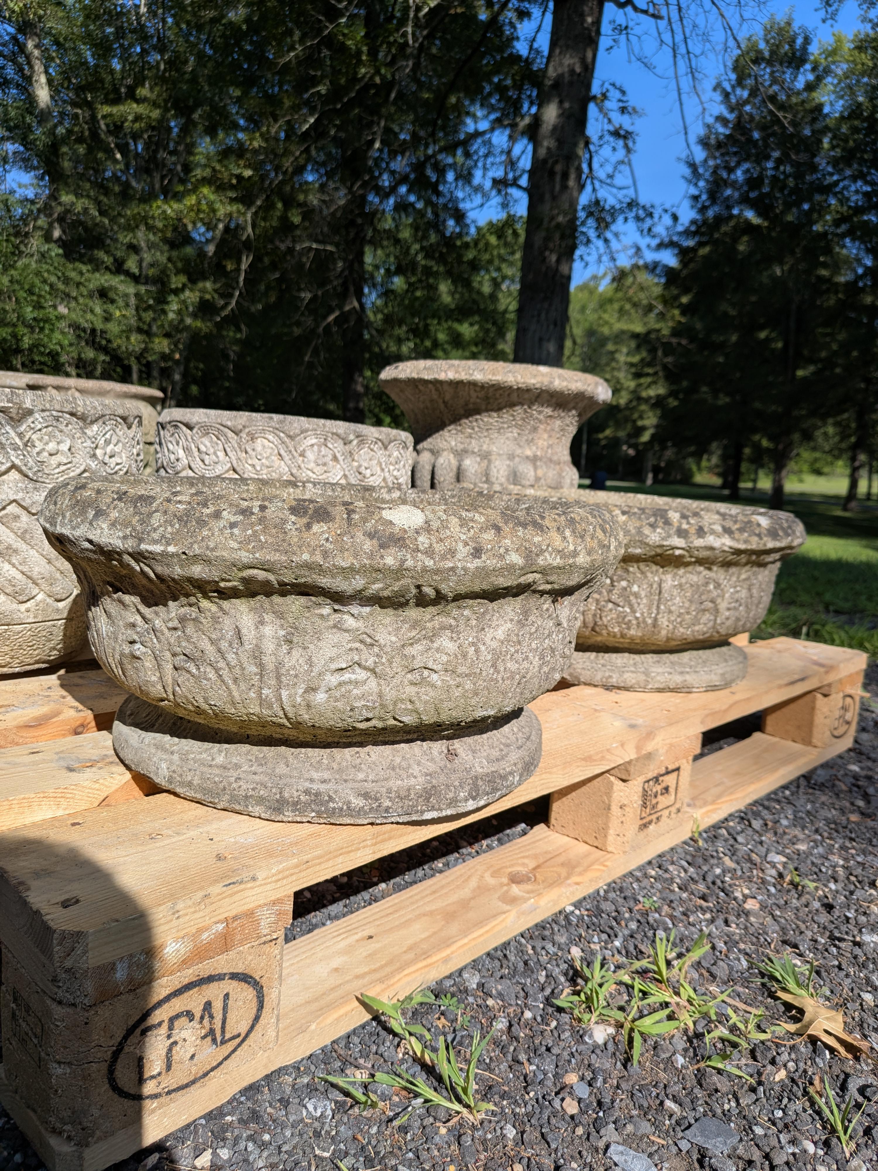 Fioriere in pietra fusa britanniche / Jardinieres In condizioni buone in vendita a Gardiner, NY