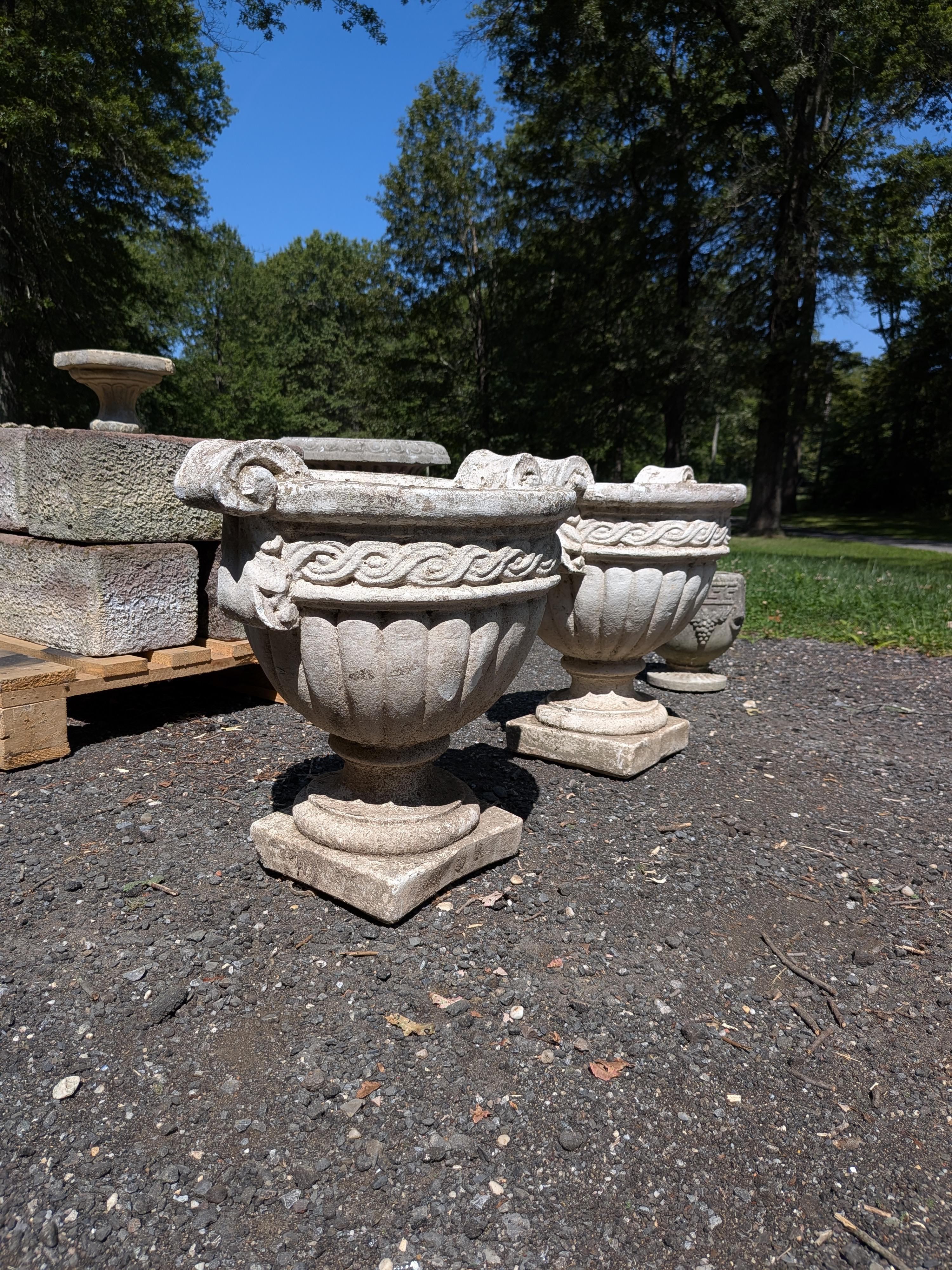 Maceteros / Jardineras Británicos de Piedra Fundida siglo XX en venta