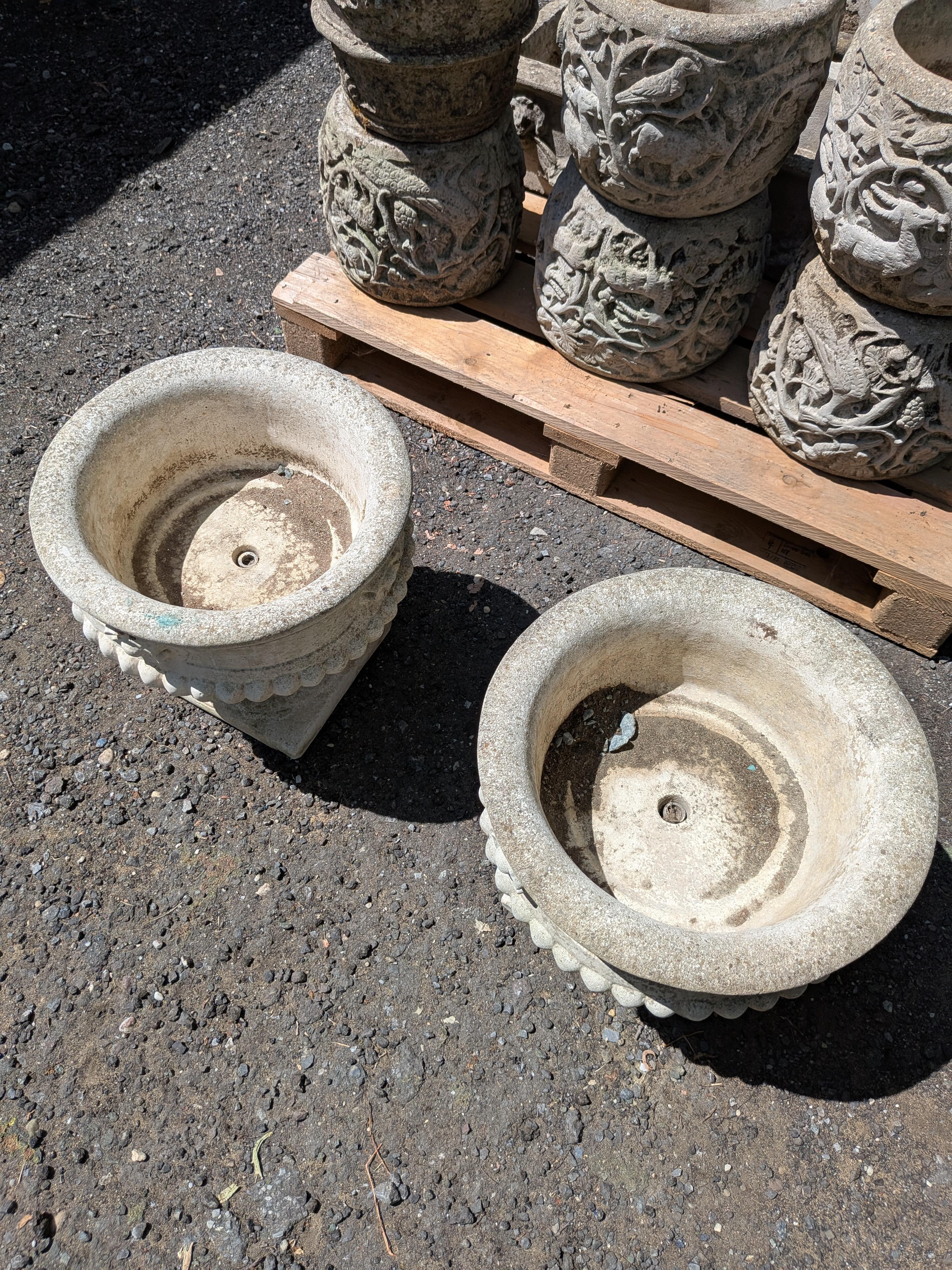 Maceteros / Jardineras Británicos de Piedra Fundida siglo XX en venta