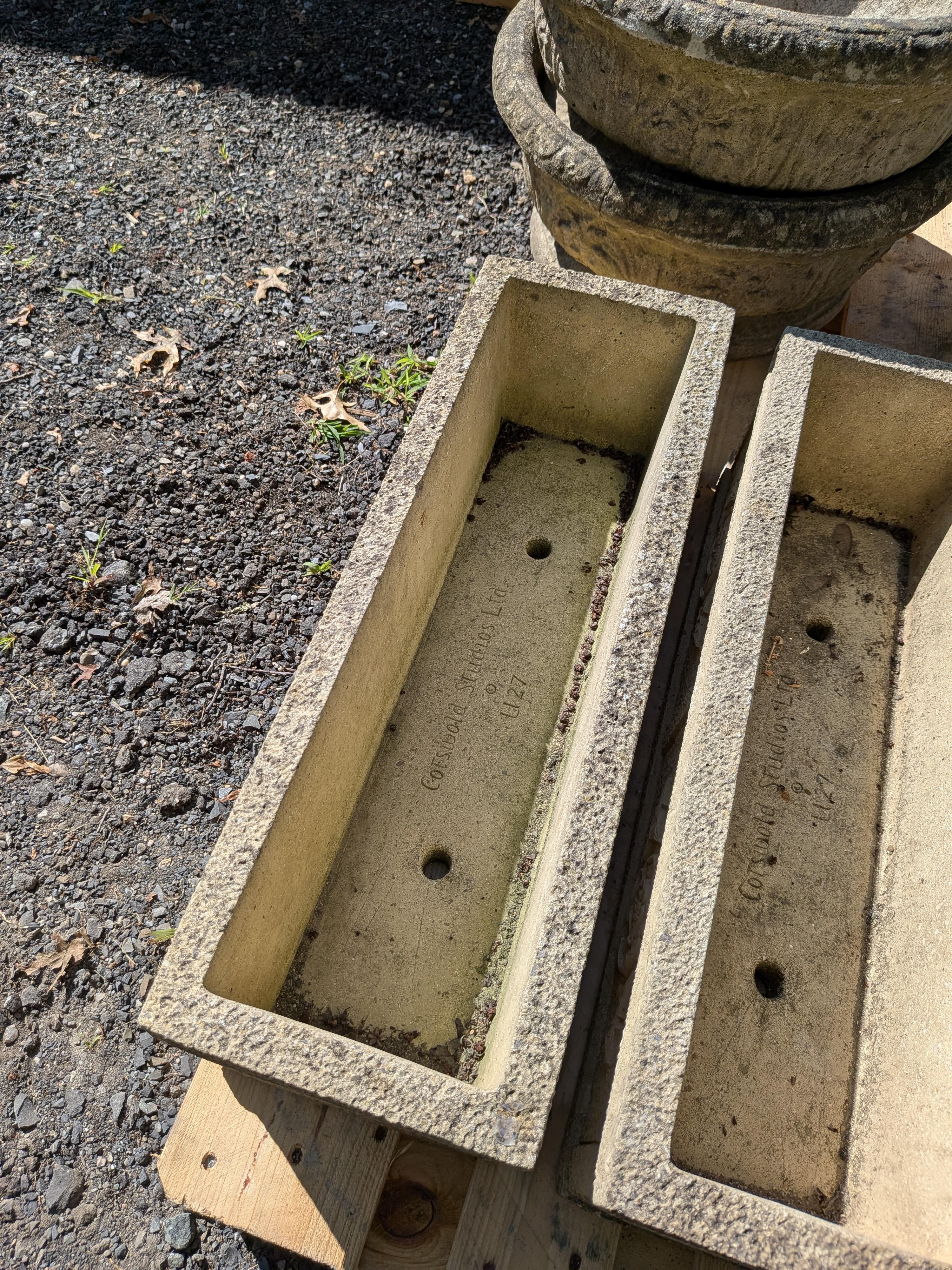 Macetero / Jardinera de Piedra Fundida Británica en Bueno estado para la venta en Gardiner, NY