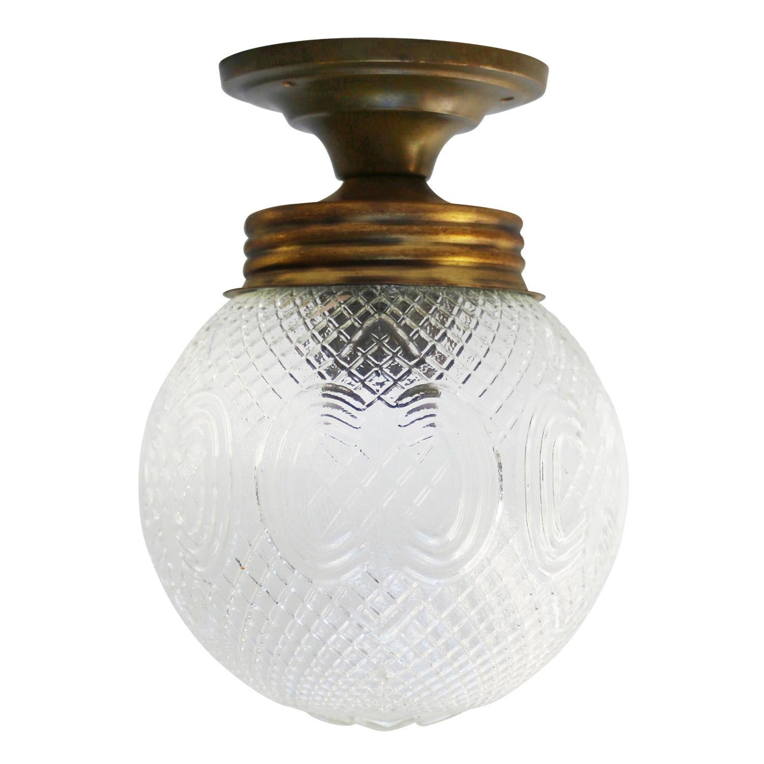 Montaggio a incasso in vetro trasparente britannico.
Porta lampadina in metallo con supporto in vetro in ottone.
Paralume in vetro trasparente.

Piastra da soffitto/parete in ottone: diametro 10 cm / 3,94 pollici

Peso: 0,90 kg / 2 lb

Prezzo per