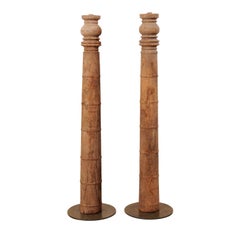 colonnes coloniales britanniques du XIXe siècle en bois sculpté
