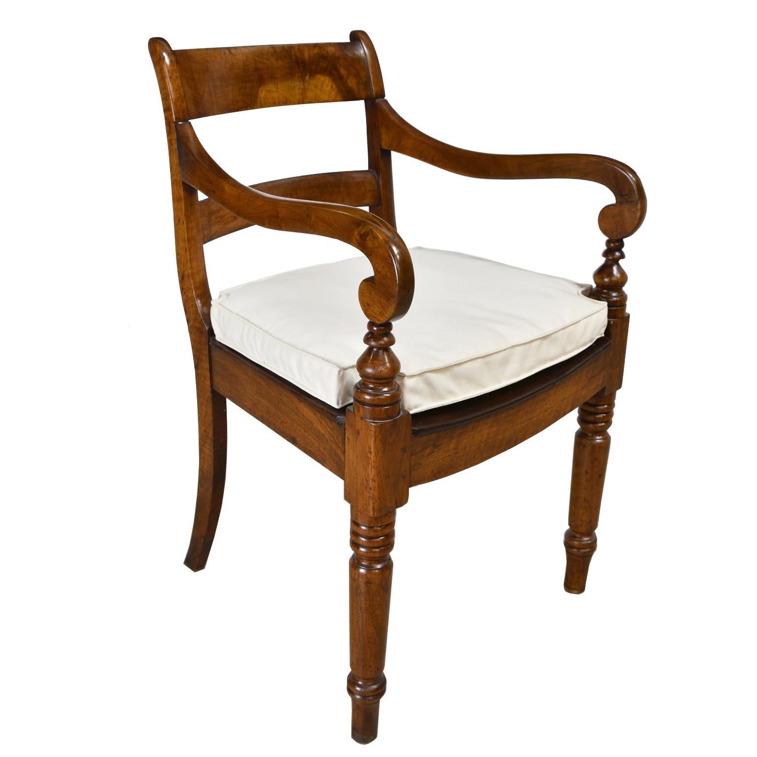 British Colonial Desk Chair/ Armchair in Walnut, circa 1830 In Good Condition In Miami, FL