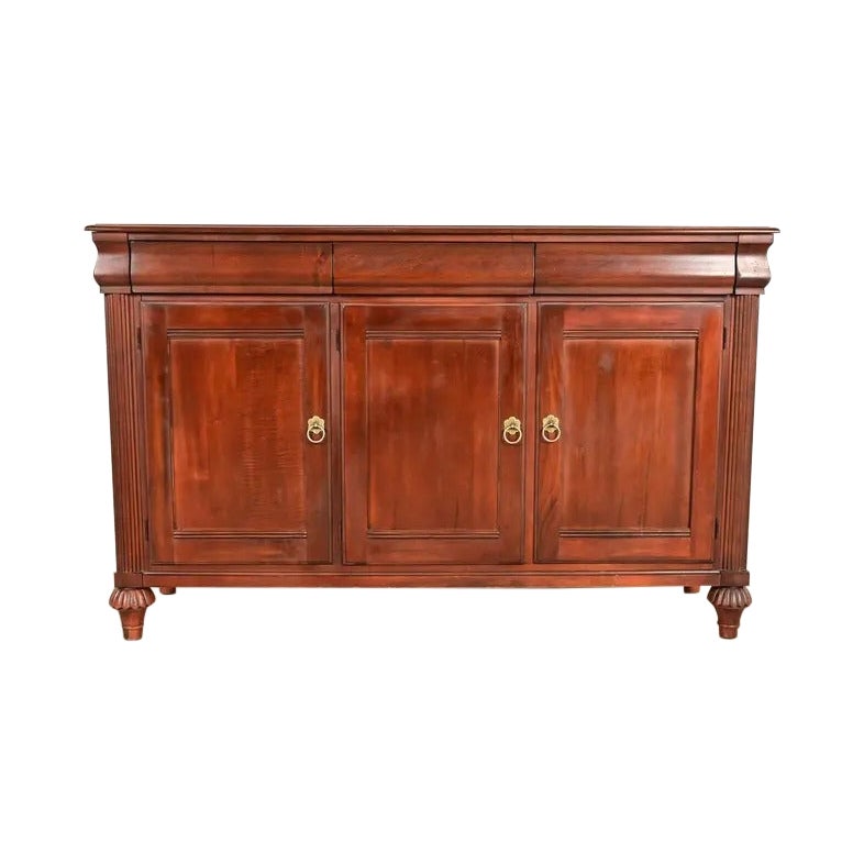 British Colonial Geschnitztes Ahorn Sideboard Credenza oder Barschrank im Angebot