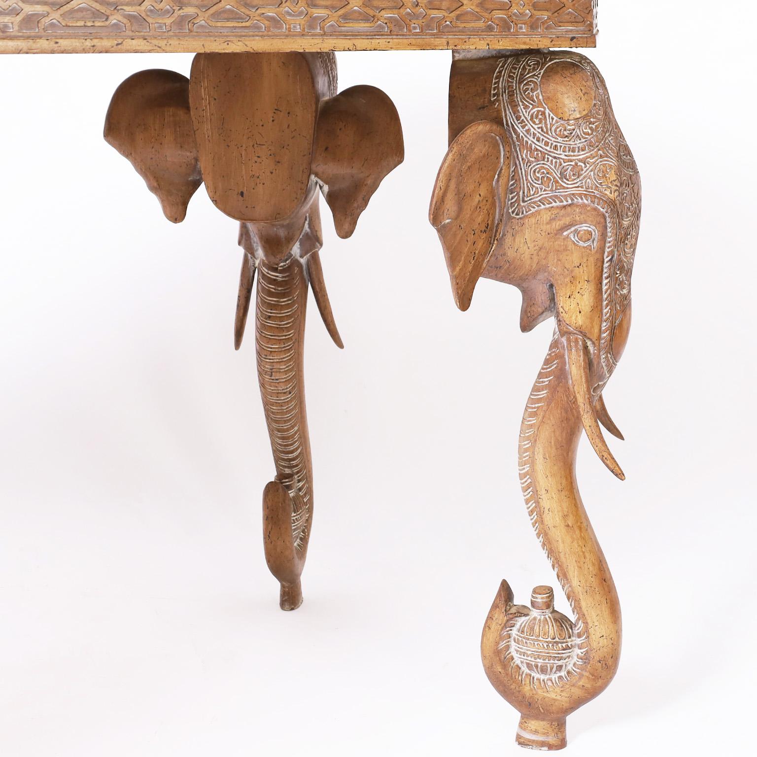 Bureau à tête d'éléphant de style colonial britannique en vente 1