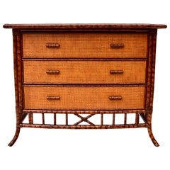 Commode coloniale britannique en bambou et tissu d'herbe en fausse tortue