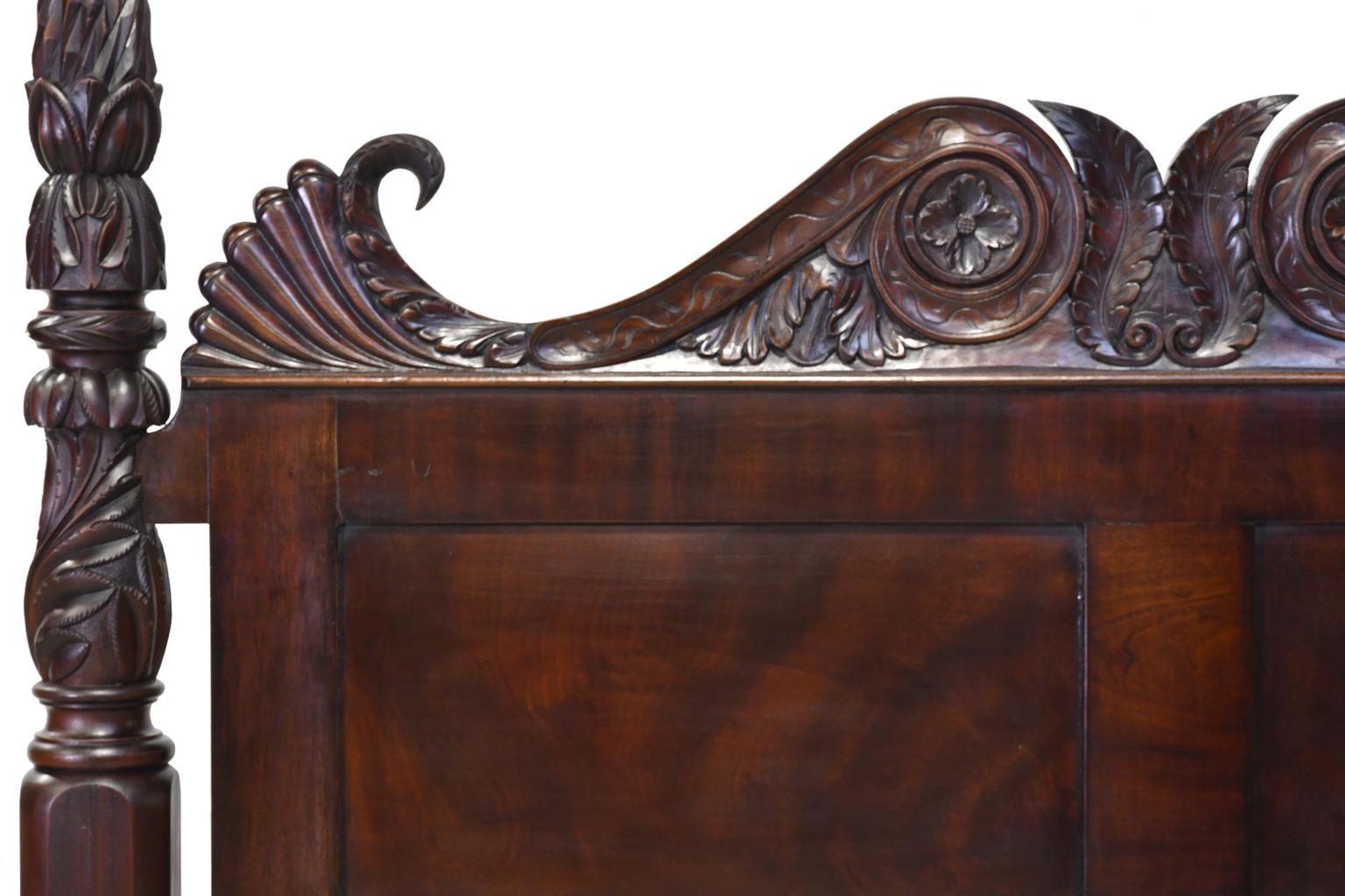 Antique British Colonial Four Poster Queen-Size Bed in Cuban Mahogany, c. 1820 In Good Condition In Miami, FL