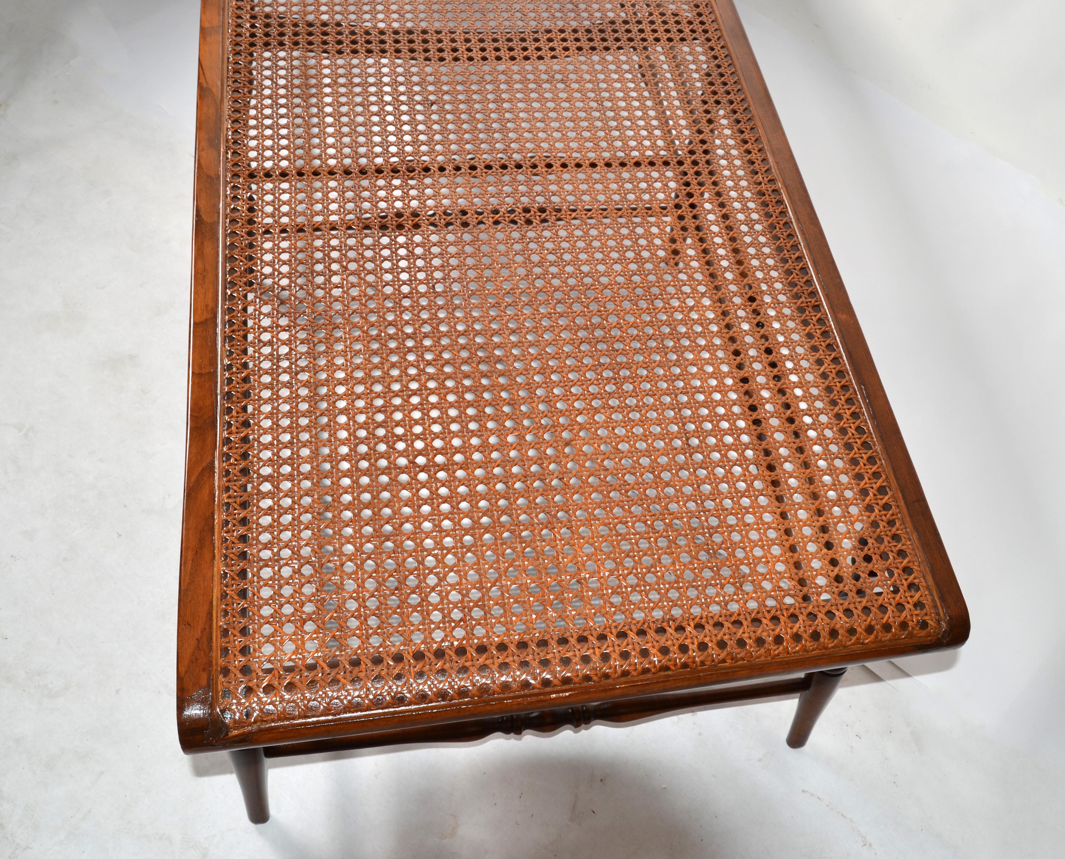 British Colonial Handgewebtes Rohr gedrehtes Holz Spindel Rahmen Chaise Lounge Daybed  im Angebot 3