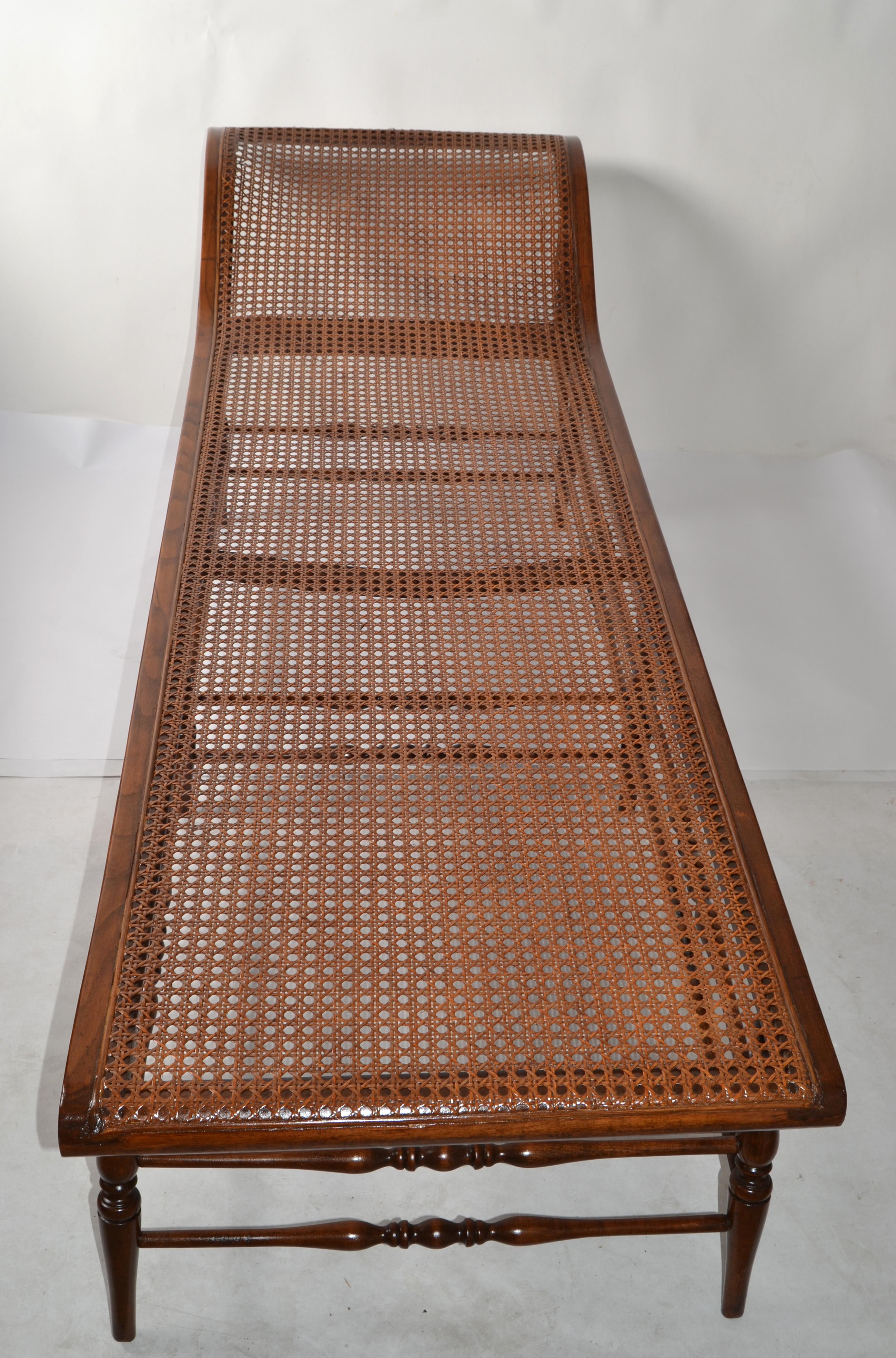20th Century British Colonial Handwoven Cane Turned Wood Spindle Frame Chaise Lounge Daybed For Sale