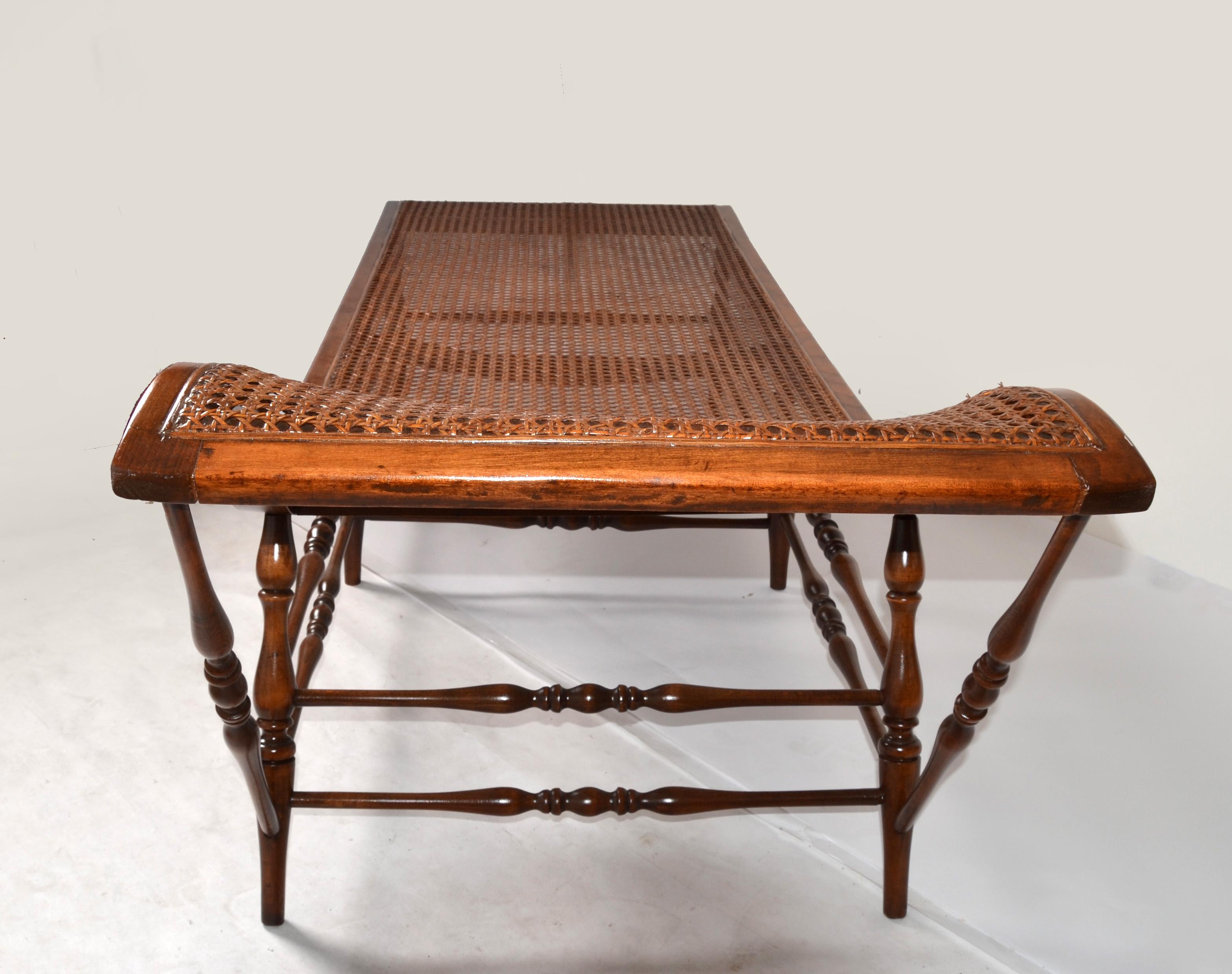 British Colonial Handwoven Cane Turned Wood Spindle Frame Chaise Lounge Daybed For Sale 3