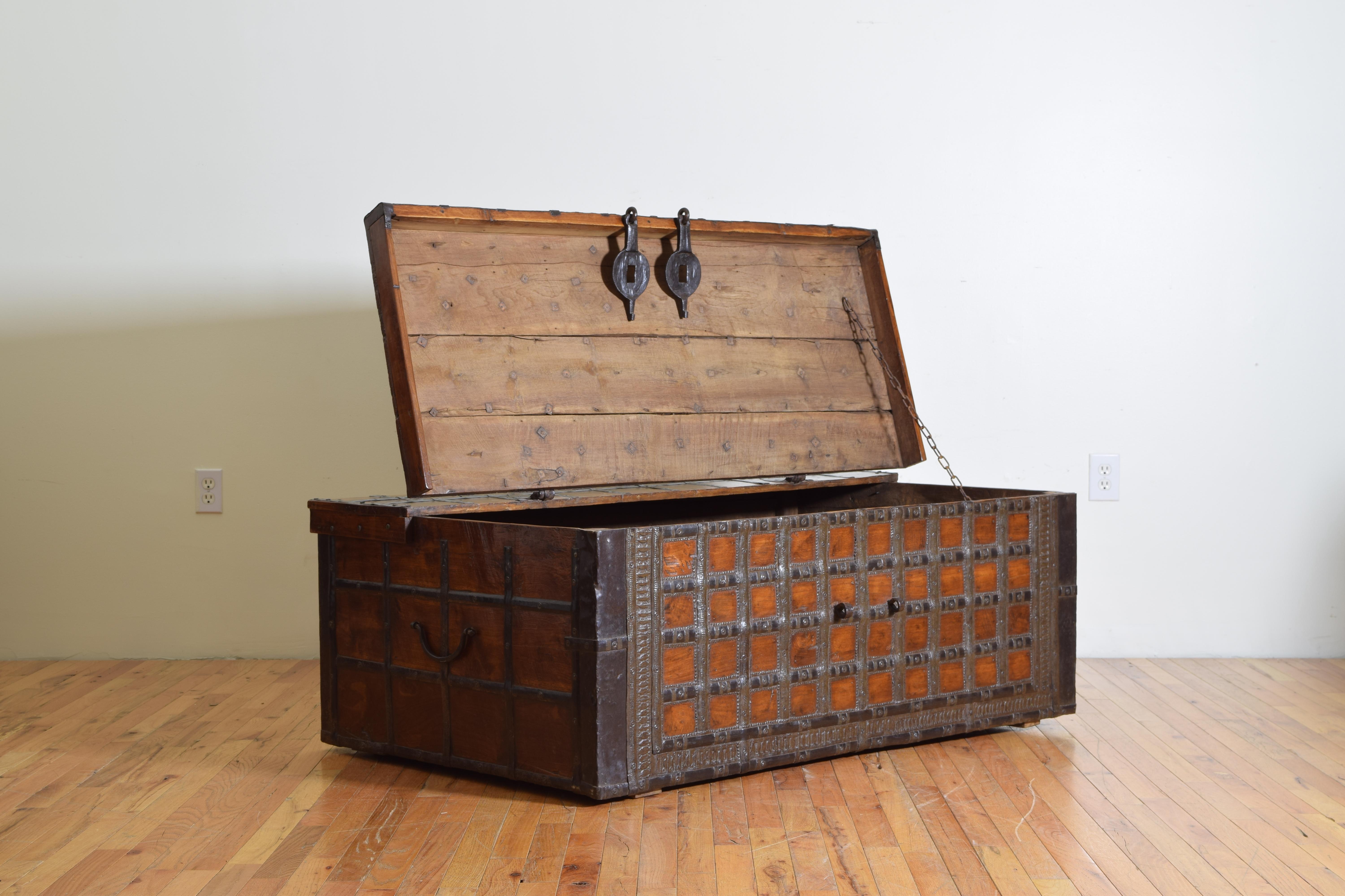 British Colonial Indian Large Teak and Iron-Bound Haveli Trunk, circa 1860 3