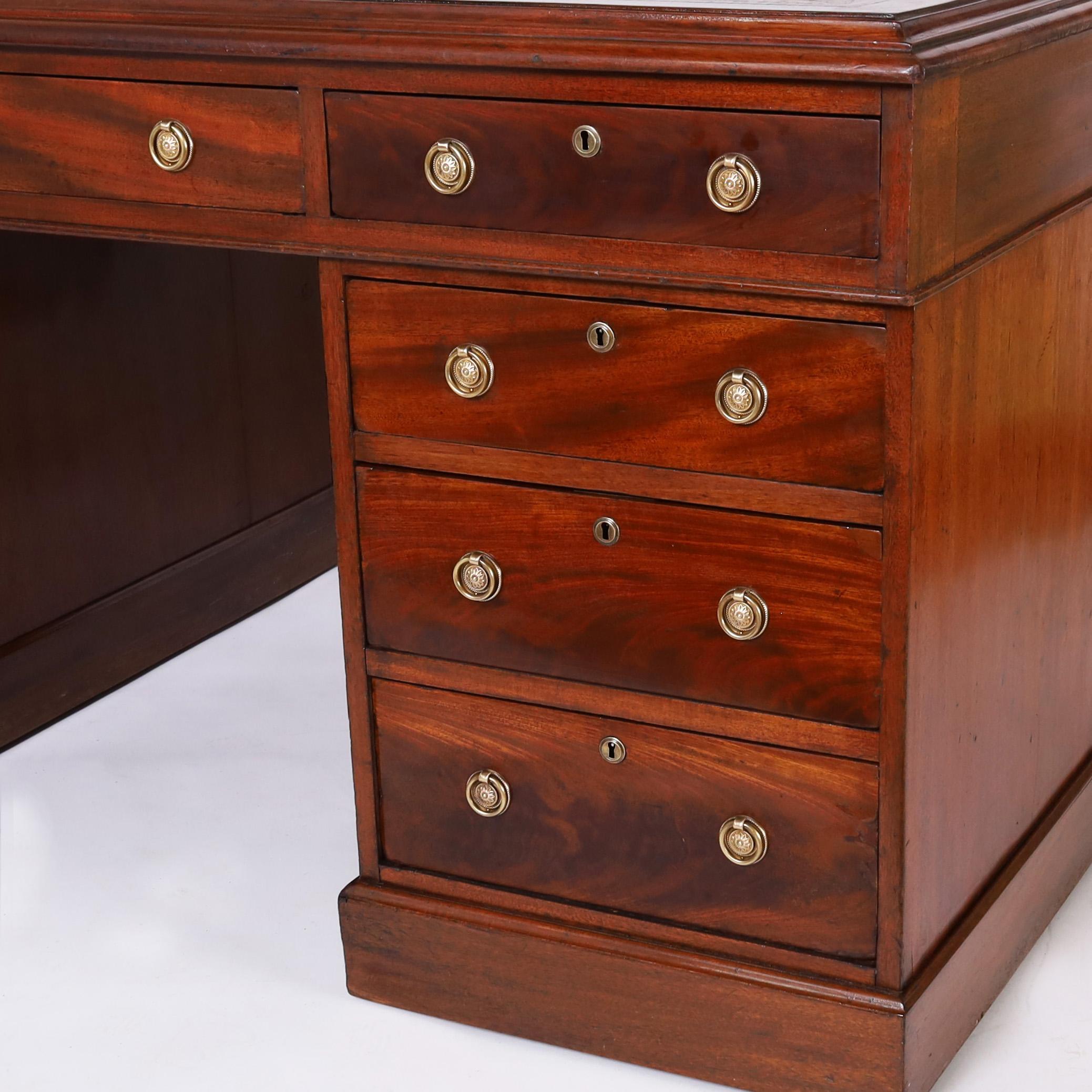 Cuir Bureau de partenaires à dessus en cuir British Colonial en vente