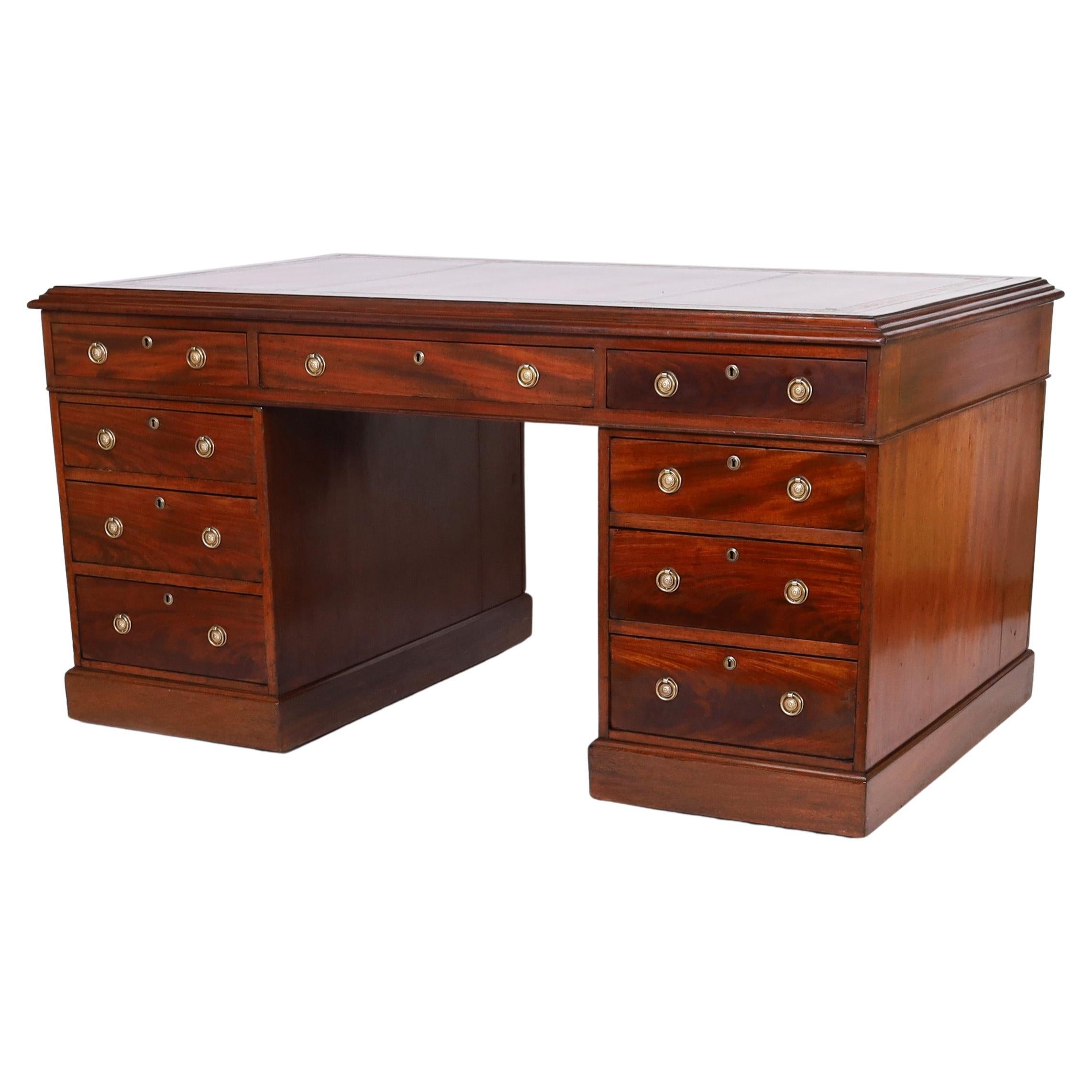 Bureau de partenaires à dessus en cuir British Colonial en vente