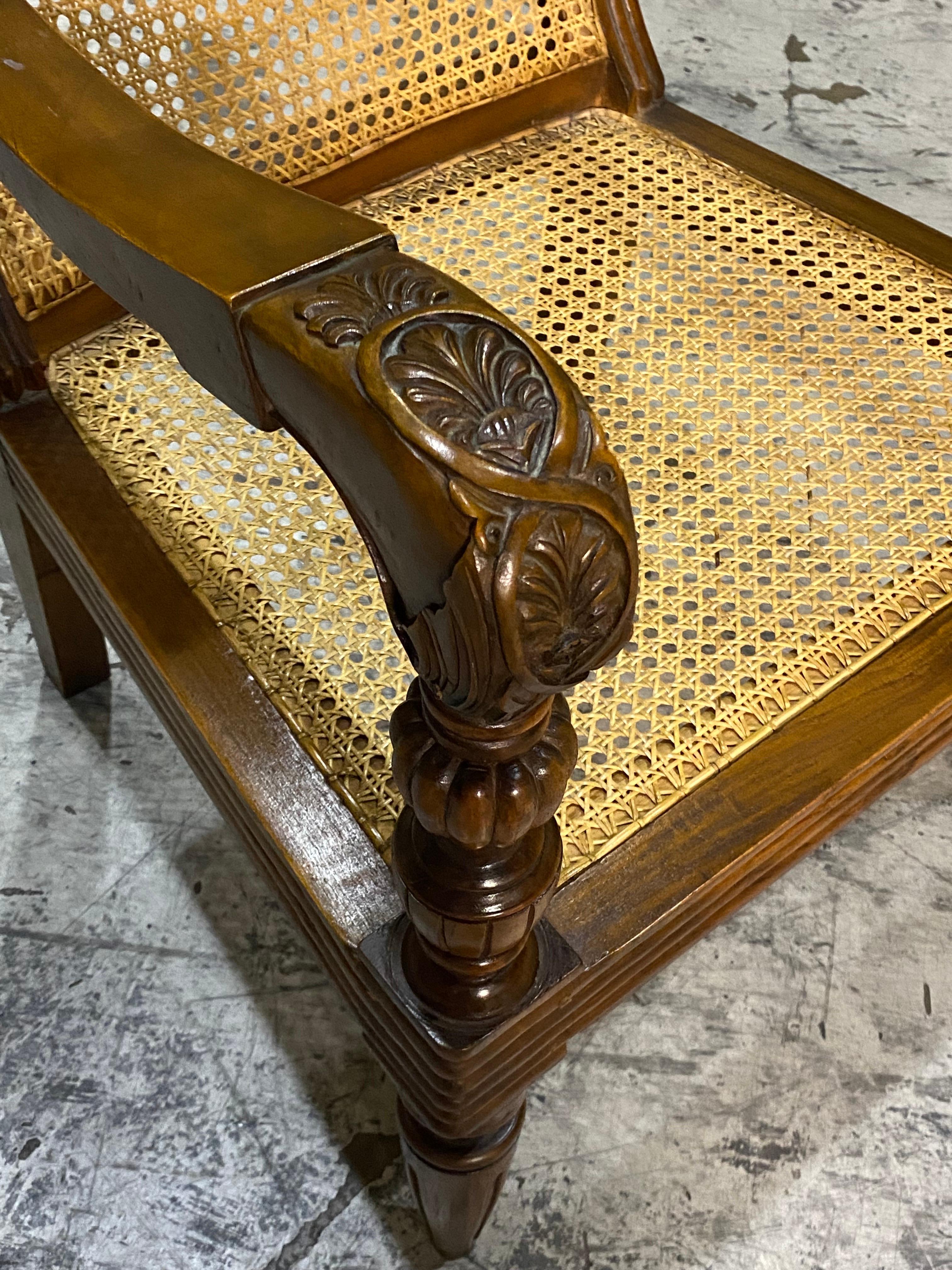 Sillón Colonial Británico de Caoba y Caña en venta 5