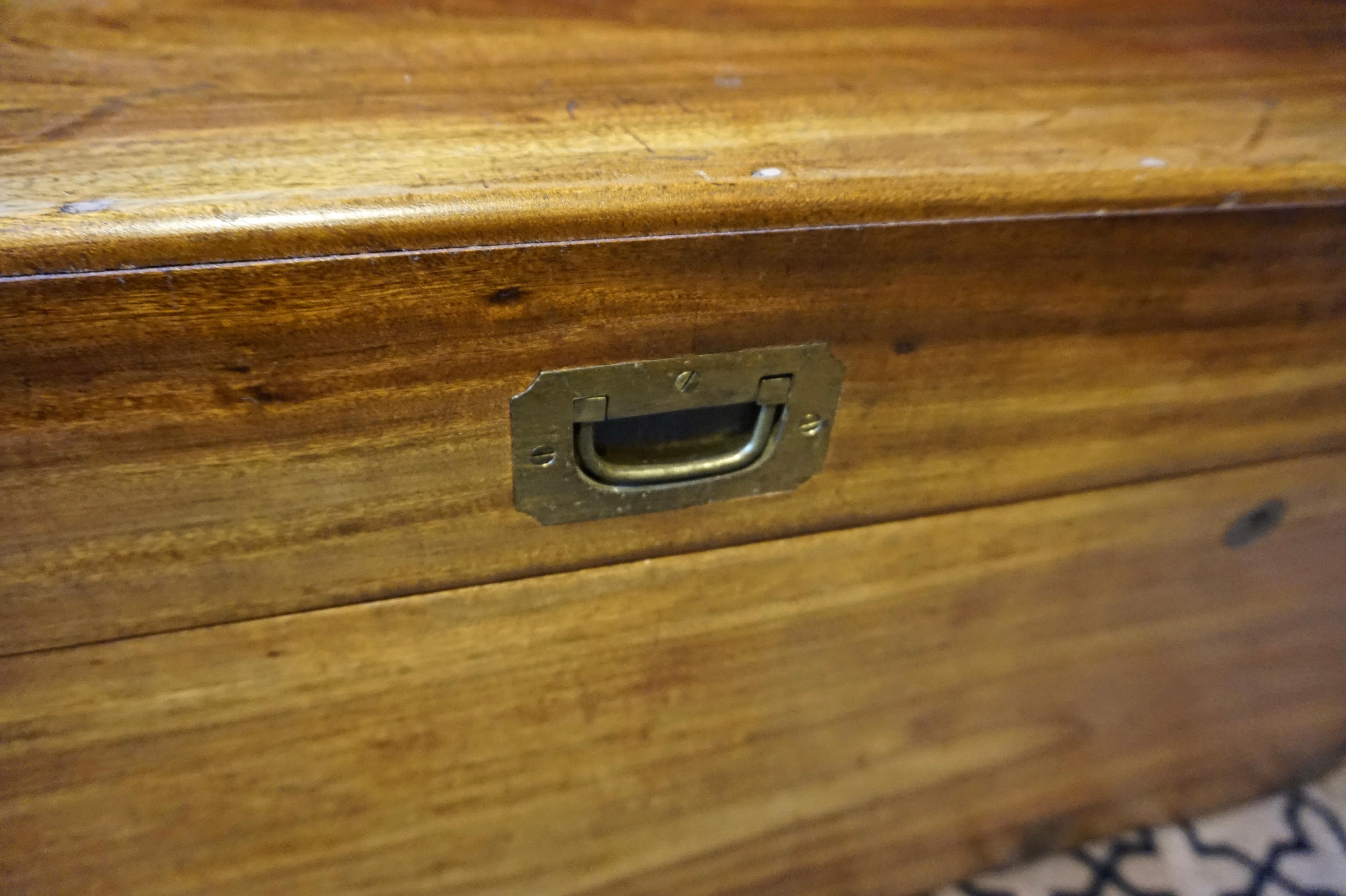 British Colonial Military Campaign Camphor Wood Chest with Brass Hardware In Good Condition In Vancouver, British Columbia