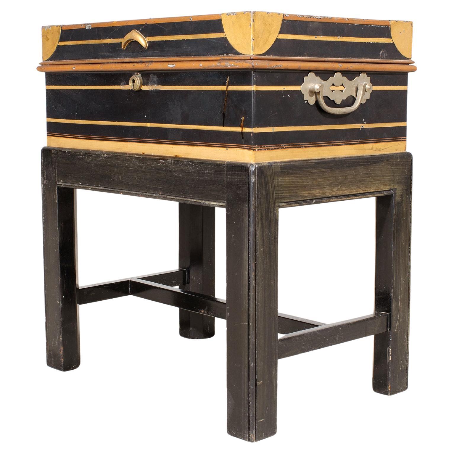 Escritorio metálico de campaña de oficial militar British Colonial en venta