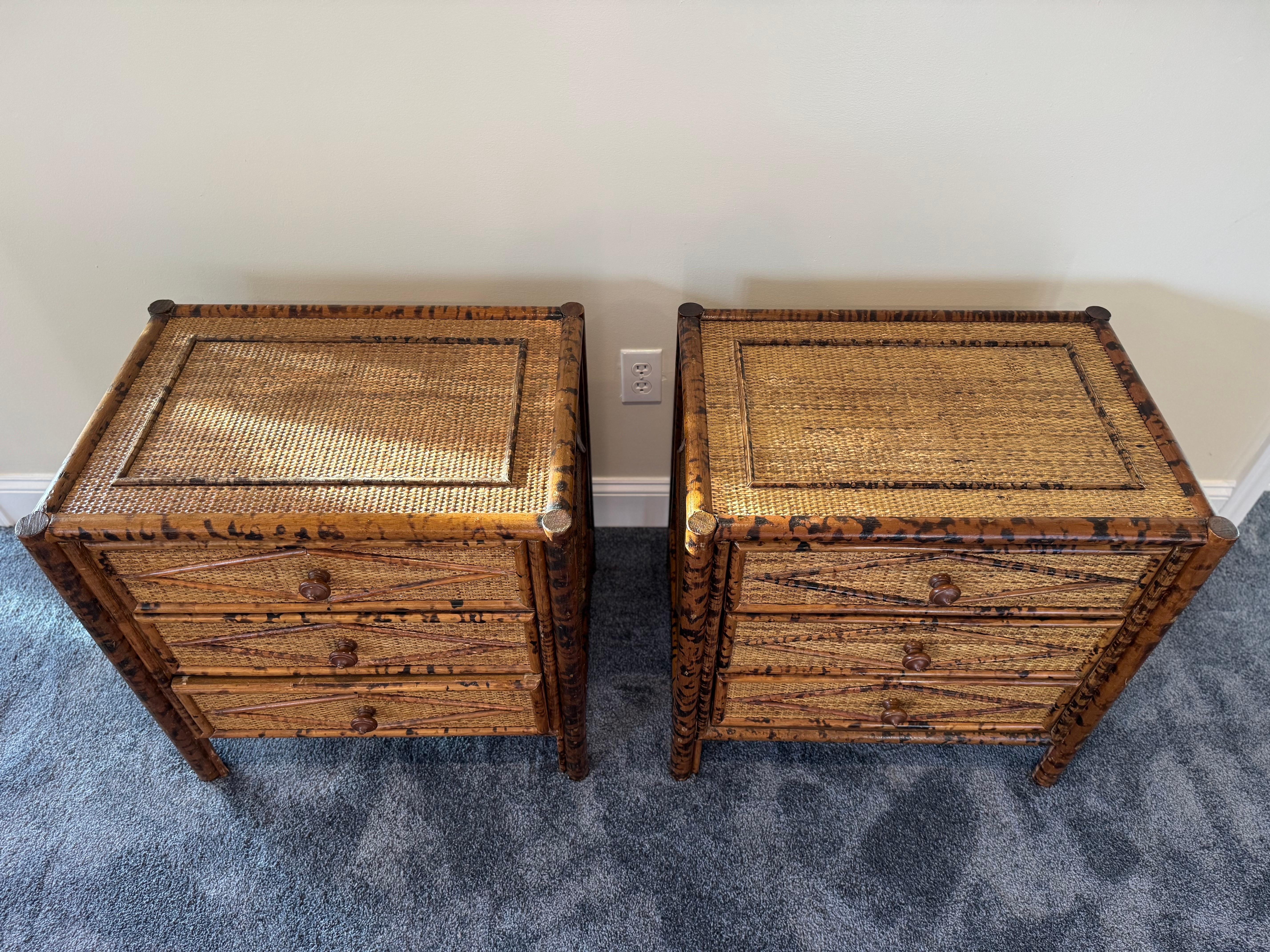 Coppia di Comodini in bambù British Colonial in vendita 5