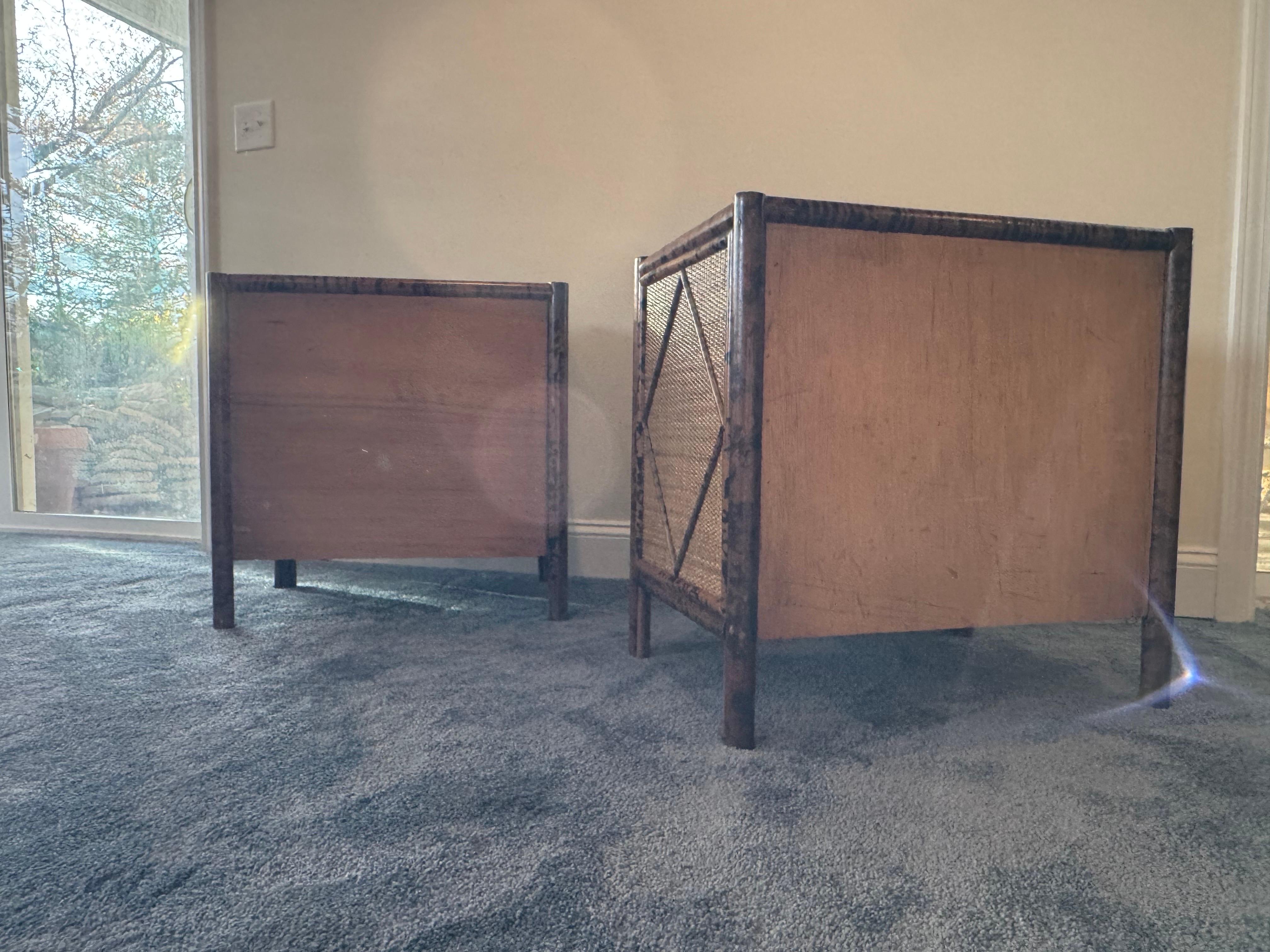 Coppia di Comodini in bambù British Colonial in vendita 7