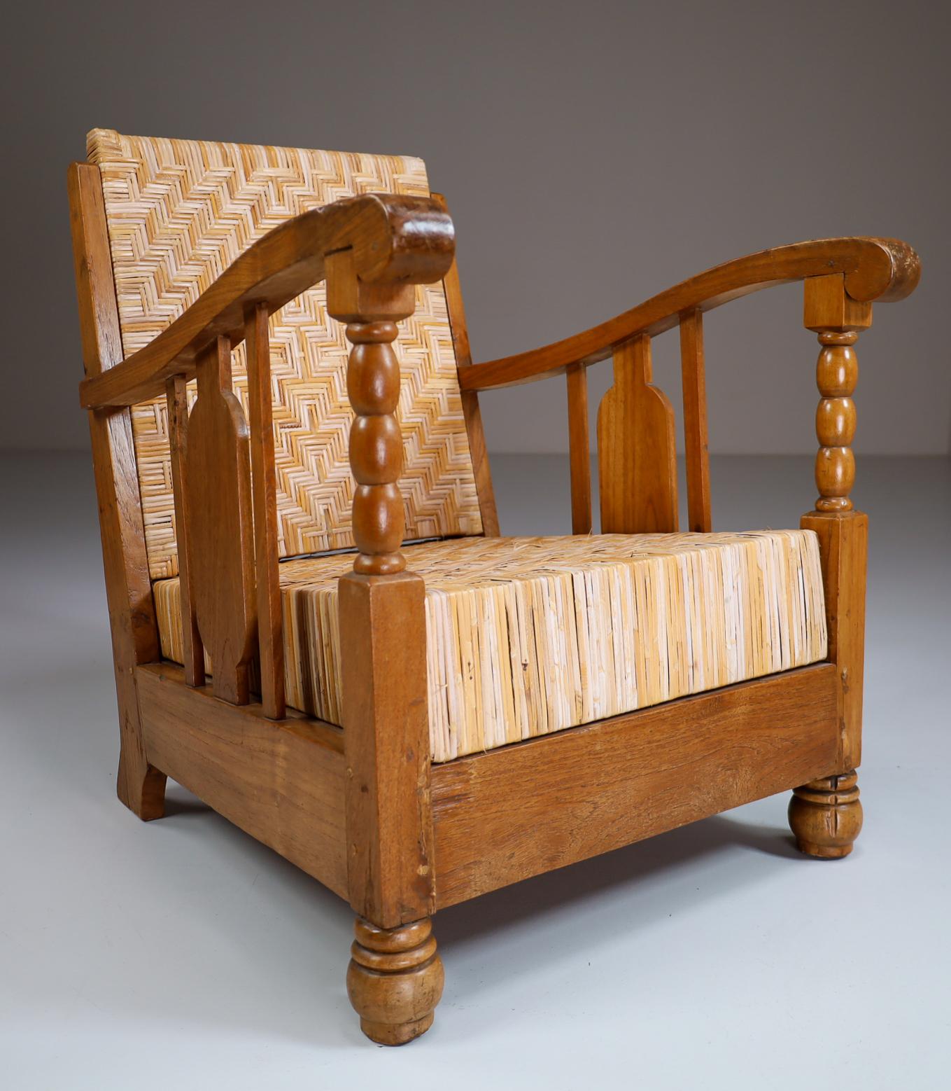 Indian British Colonial Rattan And Wood Art Deco Lounge Chair, India 1920s For Sale