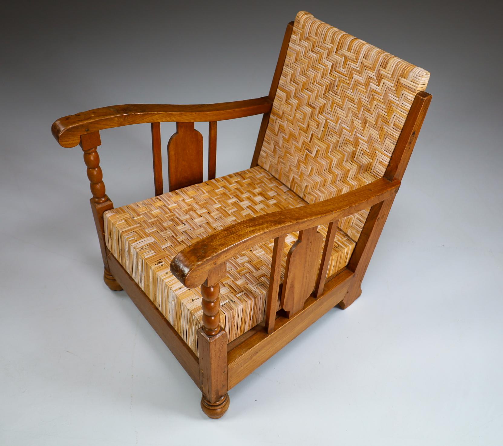 20th Century British Colonial Rattan And Wood Art Deco Lounge Chair, India 1920s For Sale