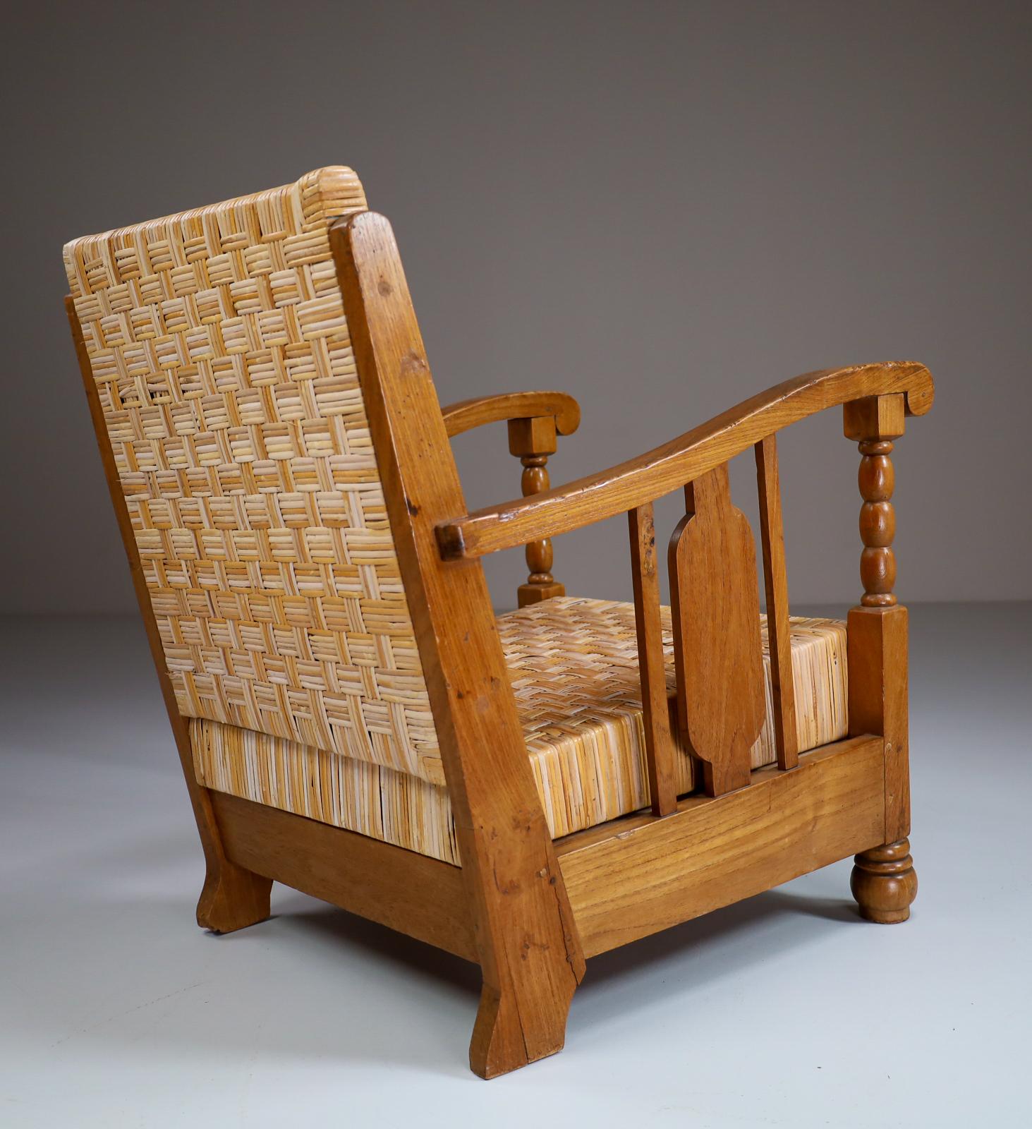 Cane British Colonial Rattan And Wood Art Deco Lounge Chair, India 1920s For Sale