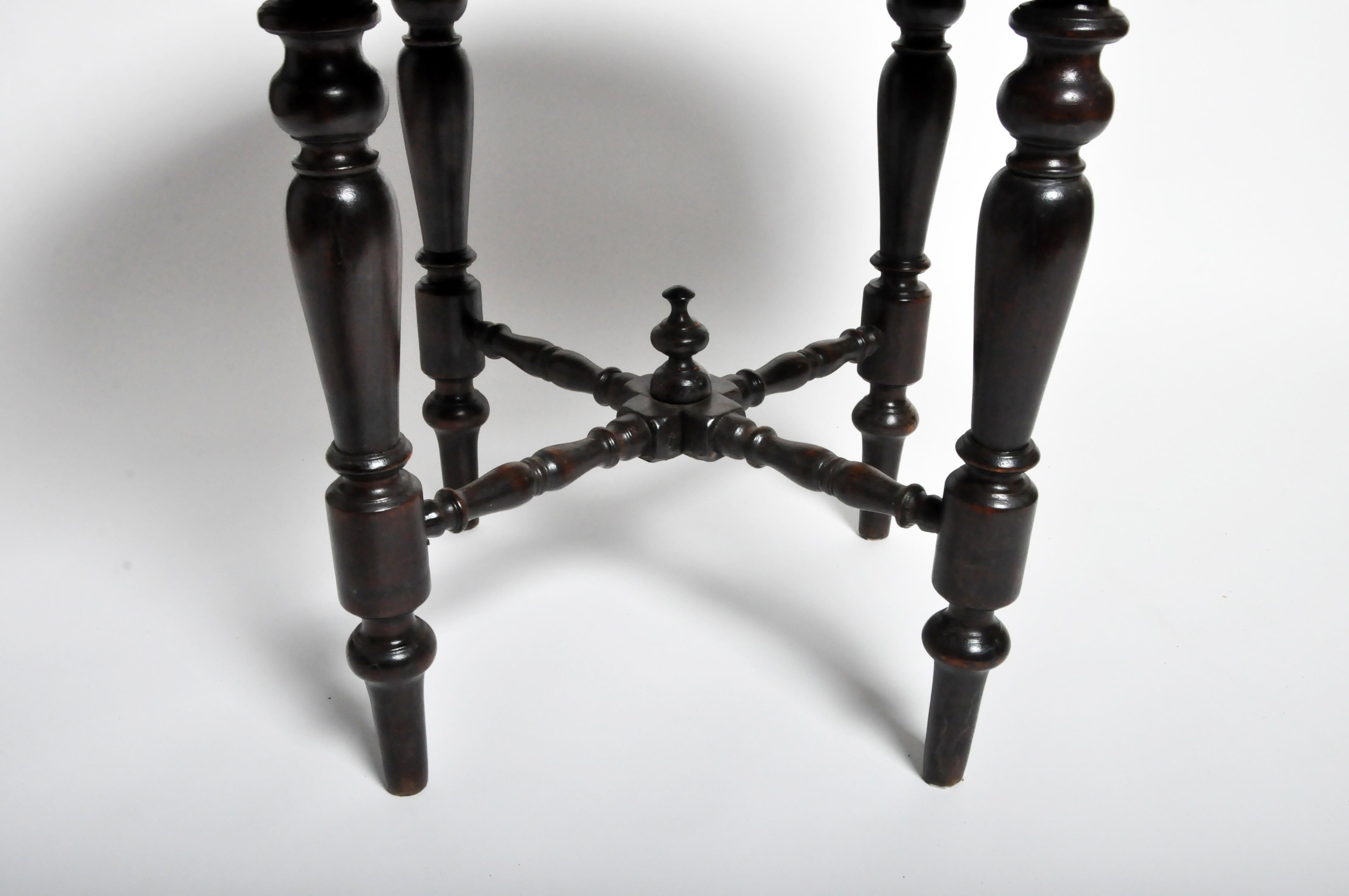 British Colonial Round Table with Turned Legs 5